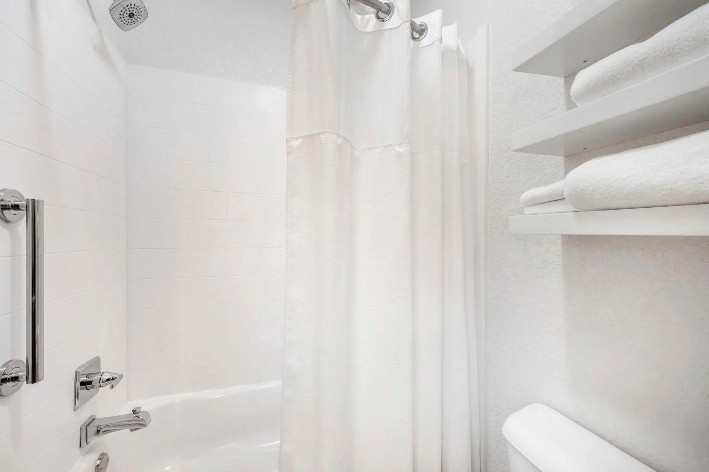 Bathroom in Best Western Celina