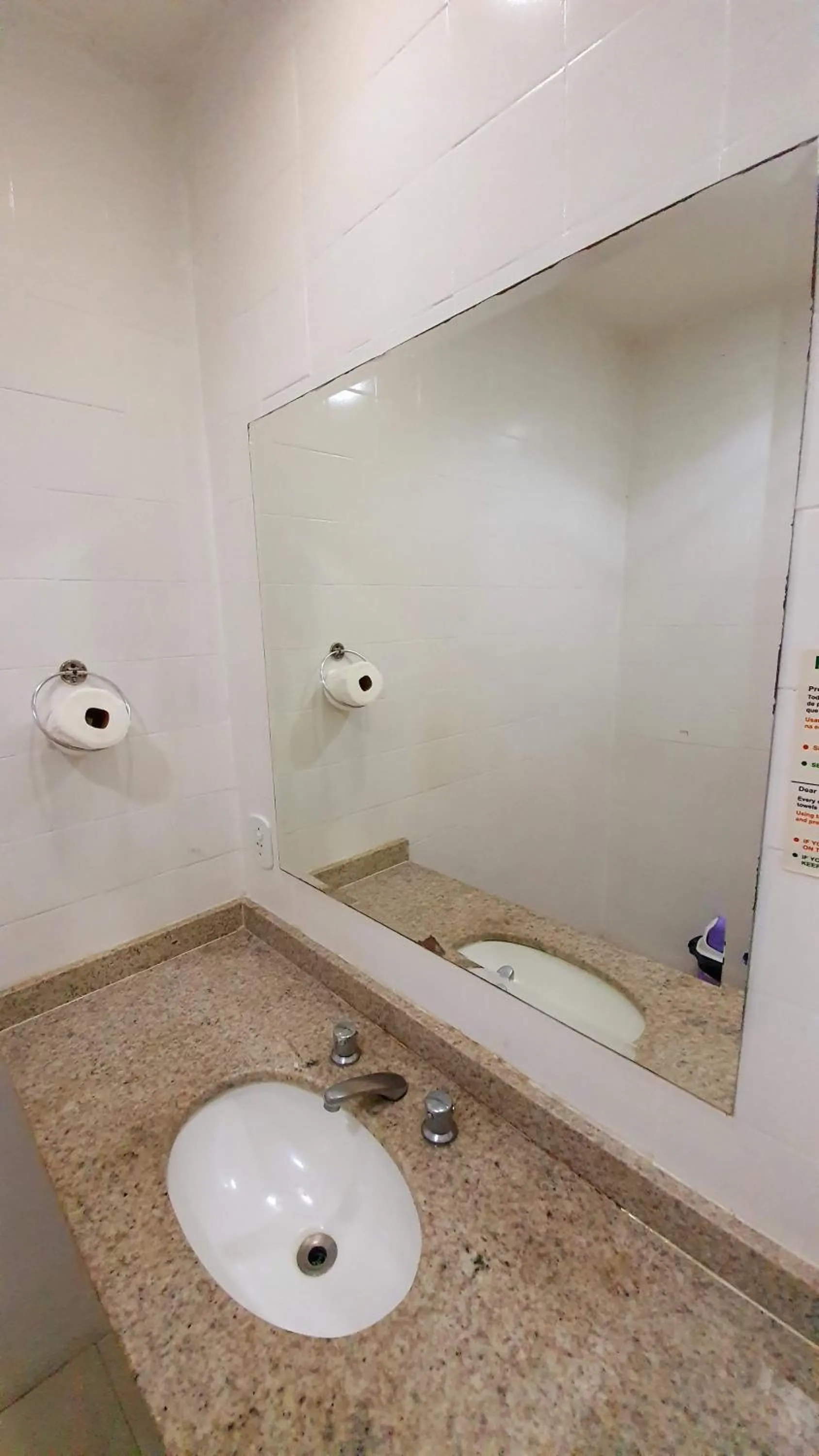 Bathroom in Hotel Angrense