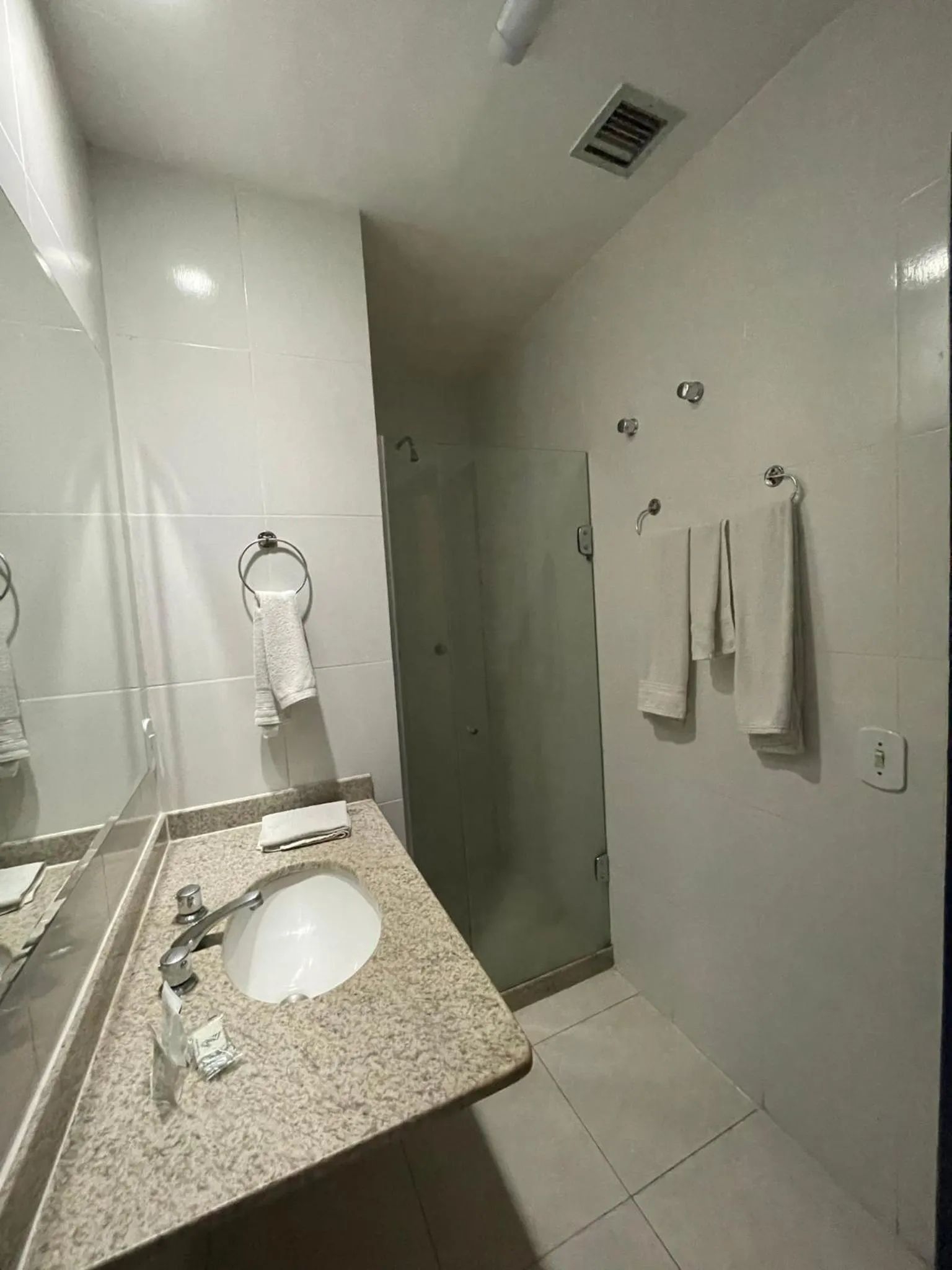 Bathroom in Copacabana Blue Hotel