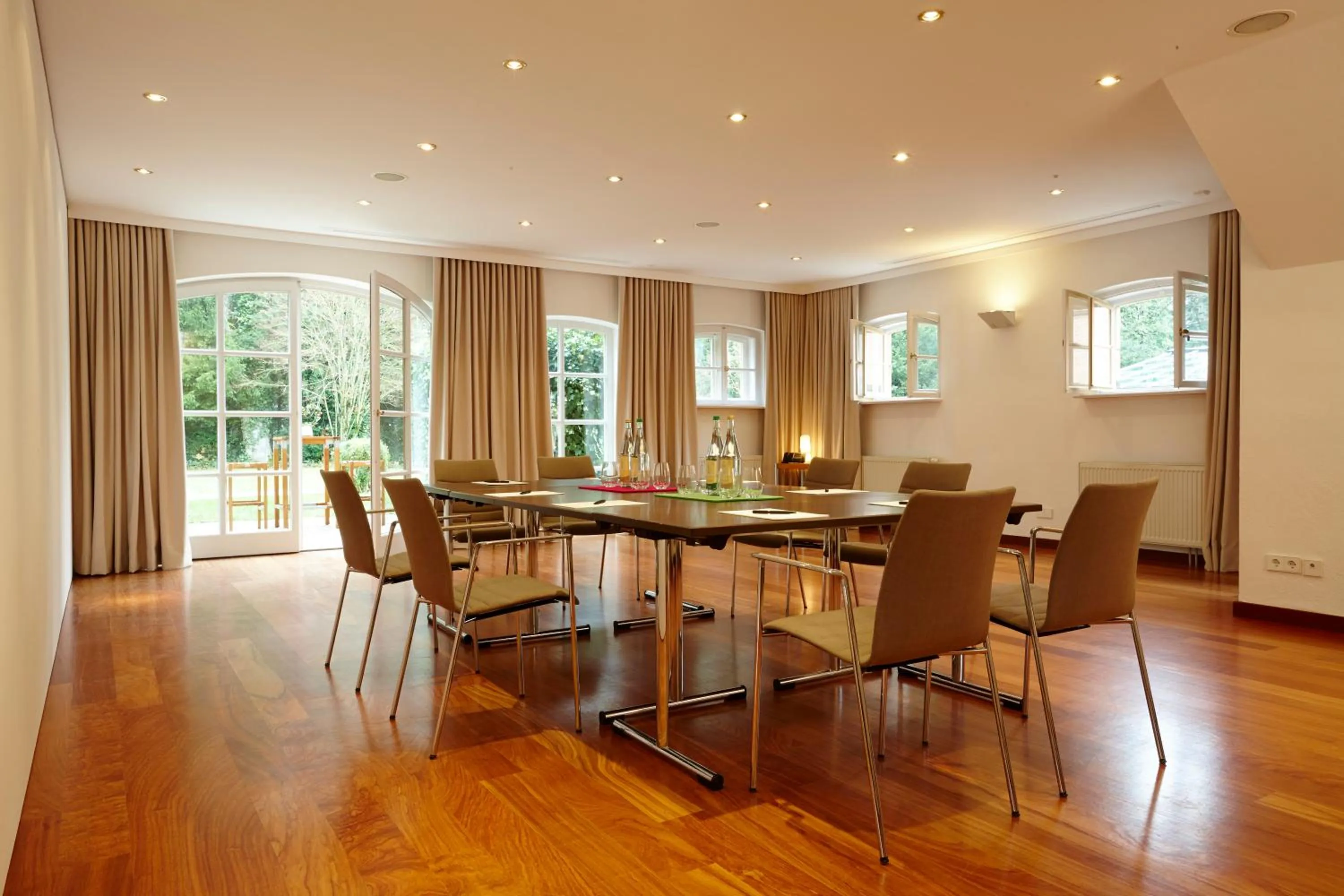 Meeting/conference room in LA VILLA am Starnberger See