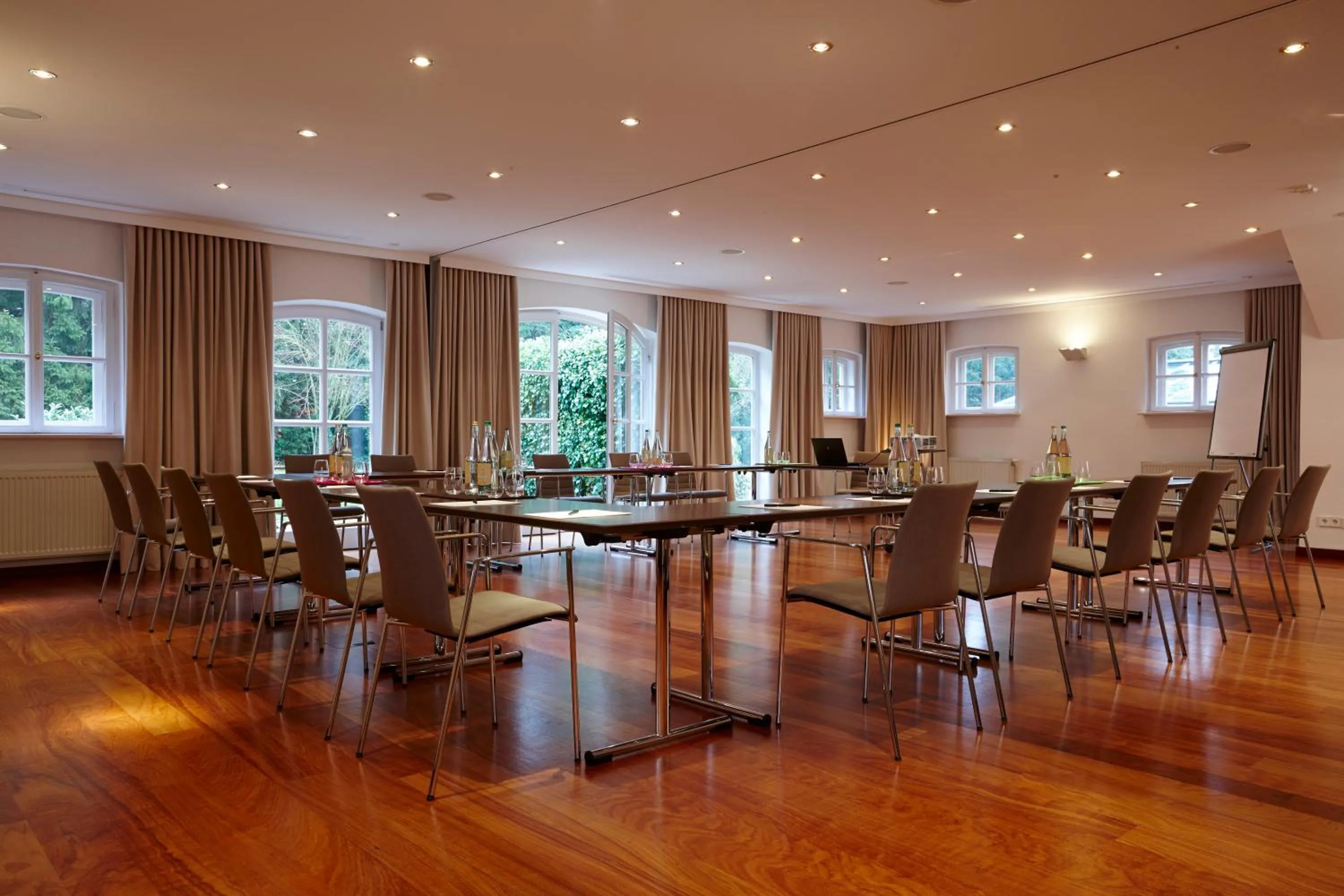 Meeting/conference room in LA VILLA am Starnberger See