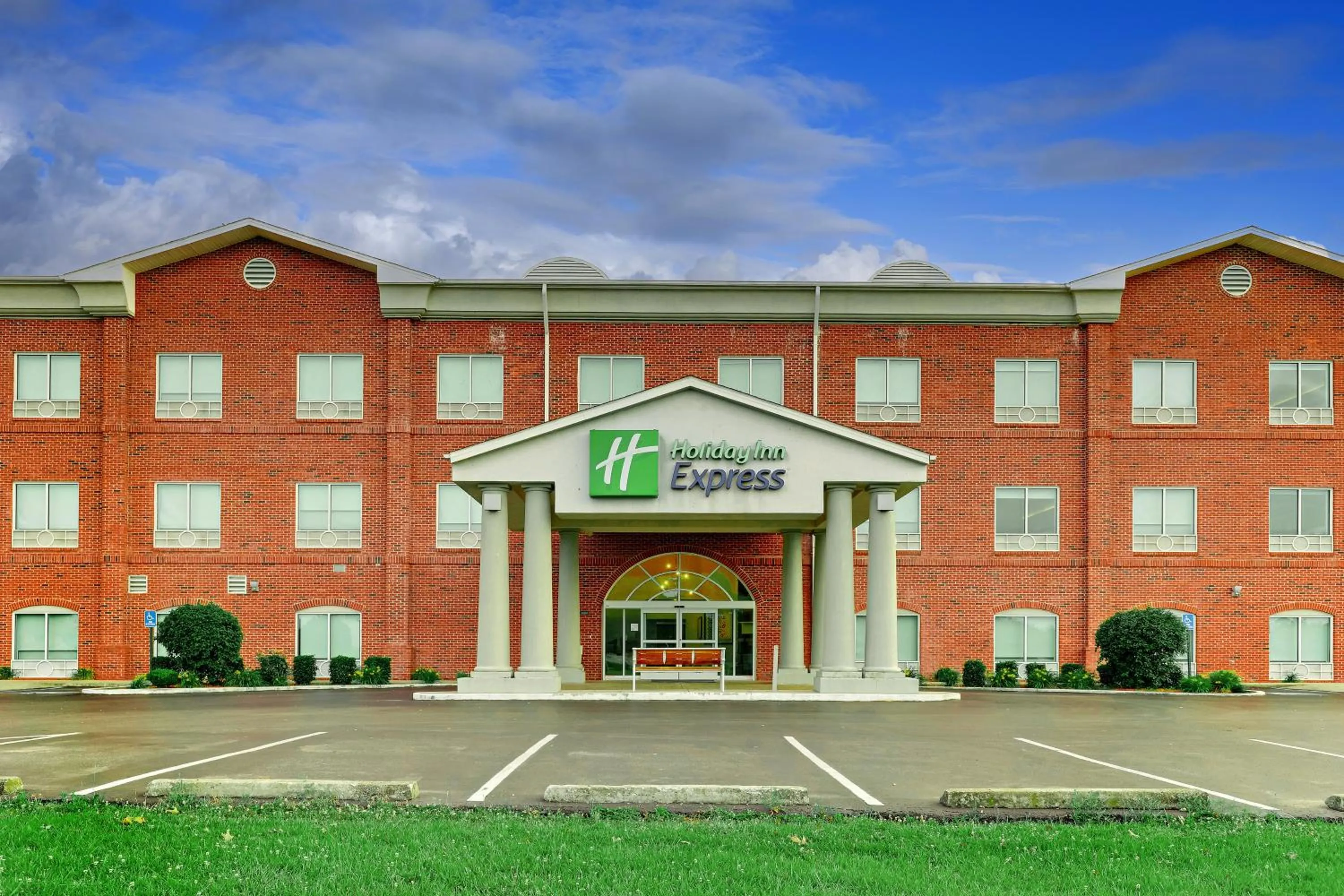 Property building in Holiday Inn Express Campbellsville by IHG