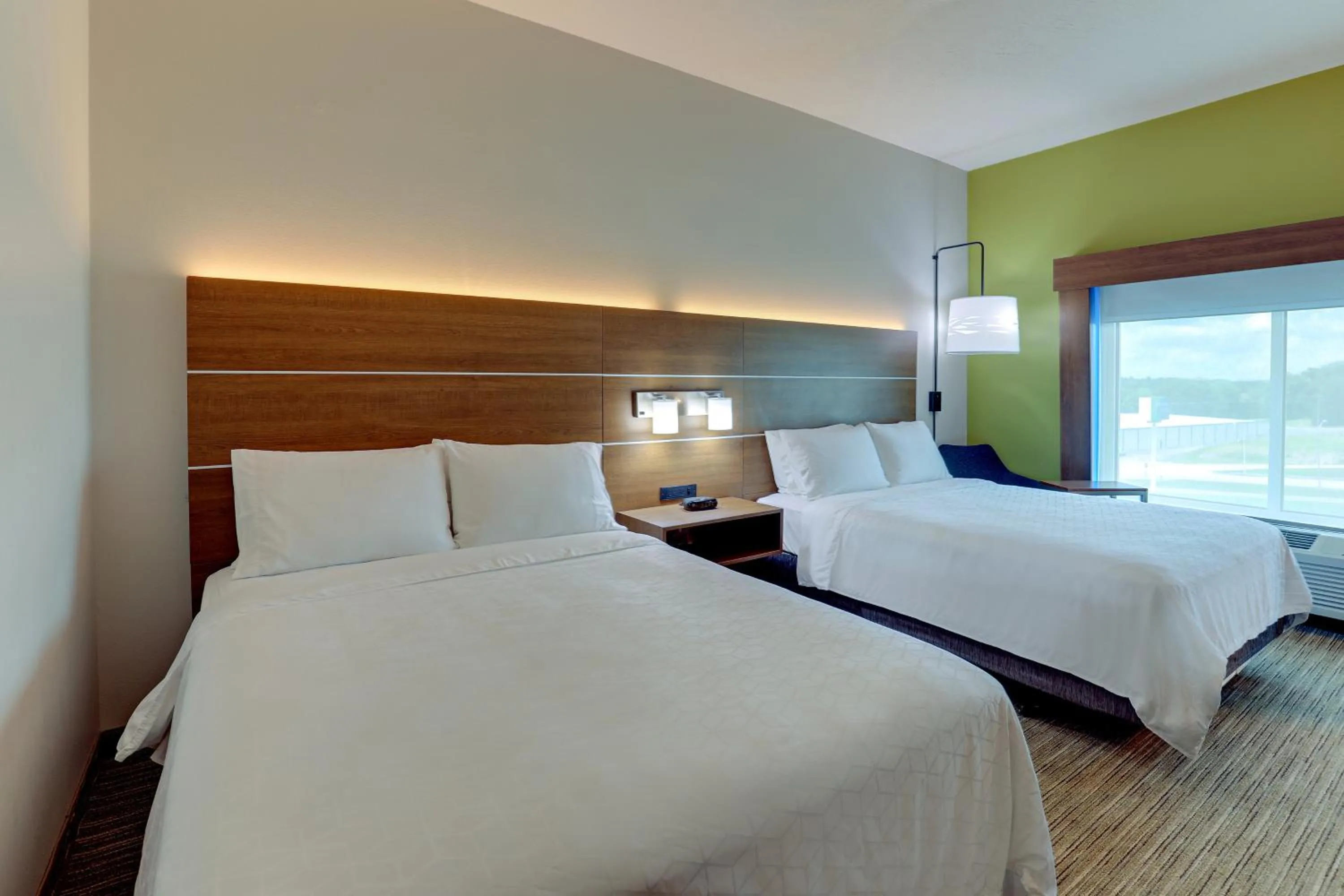 Photo of the whole room, Bed in Holiday Inn Express Campbellsville by IHG