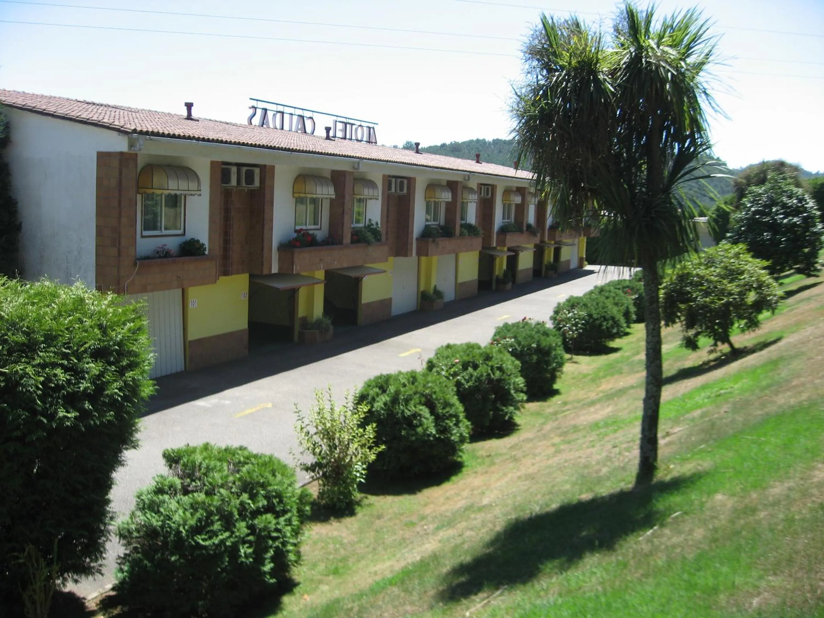 Property building in Motel Caldas