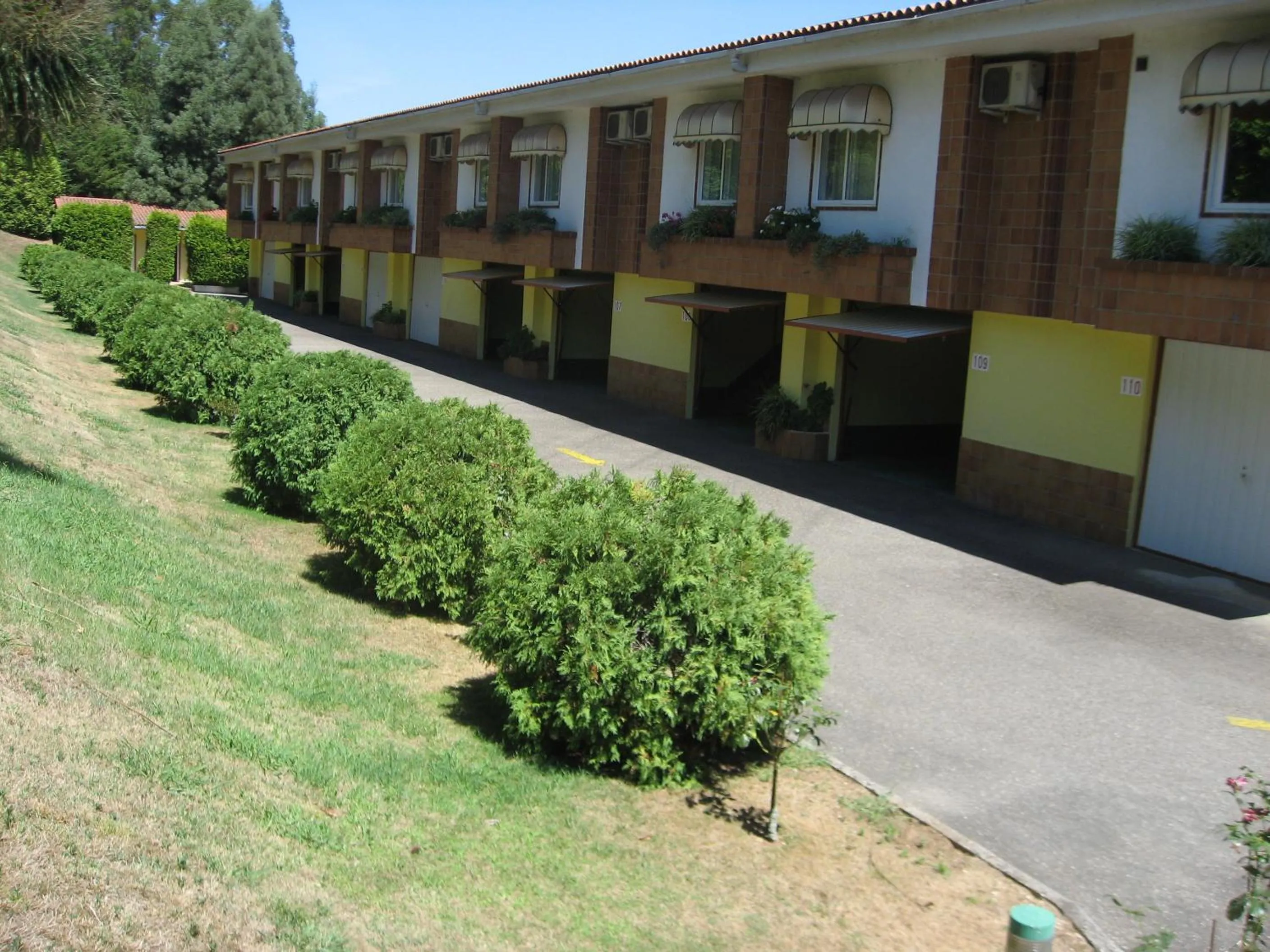 Property building in Motel Caldas