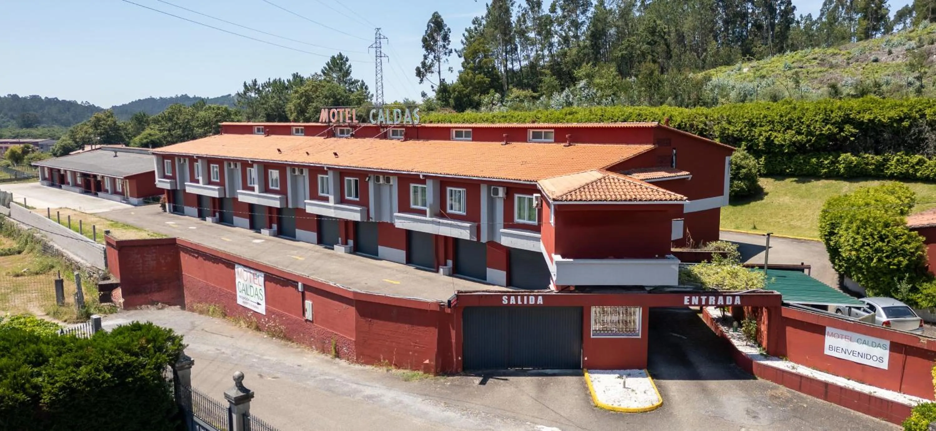 Property building in Motel Caldas