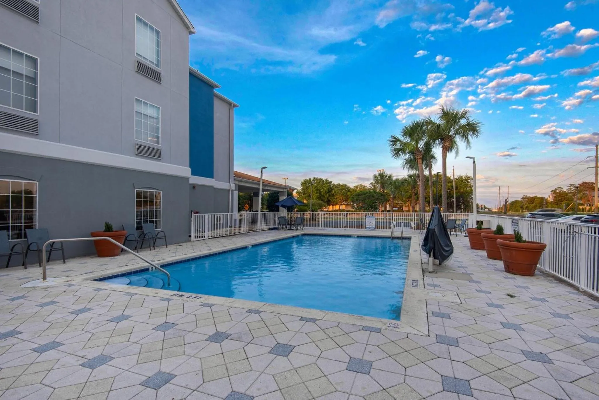 Swimming pool in Holiday Inn Express Destin E - Commons Mall Area by IHG