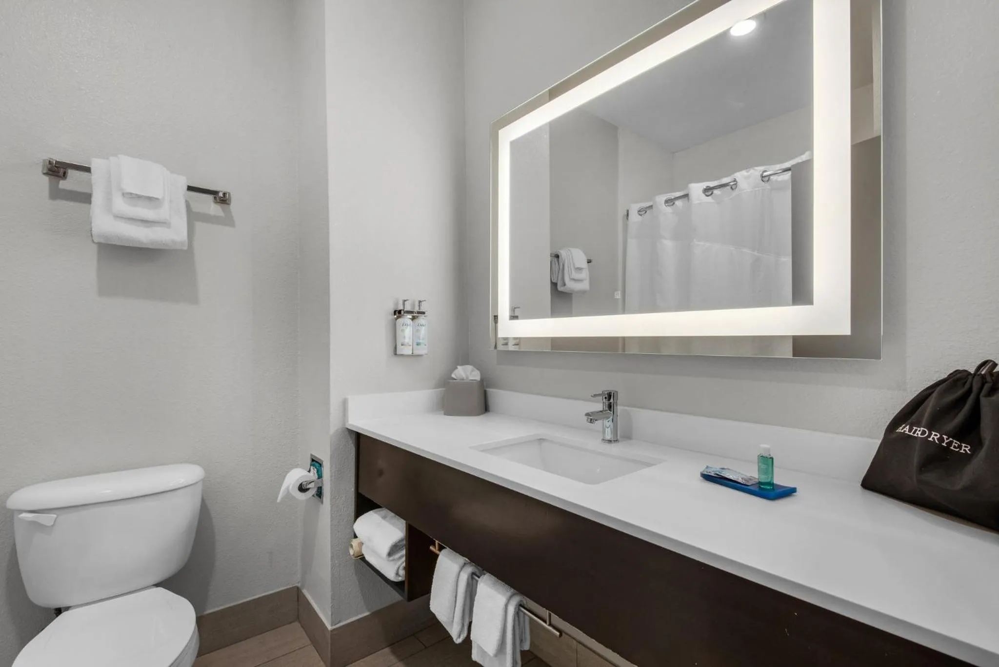 Bathroom in Holiday Inn Express Destin E - Commons Mall Area by IHG