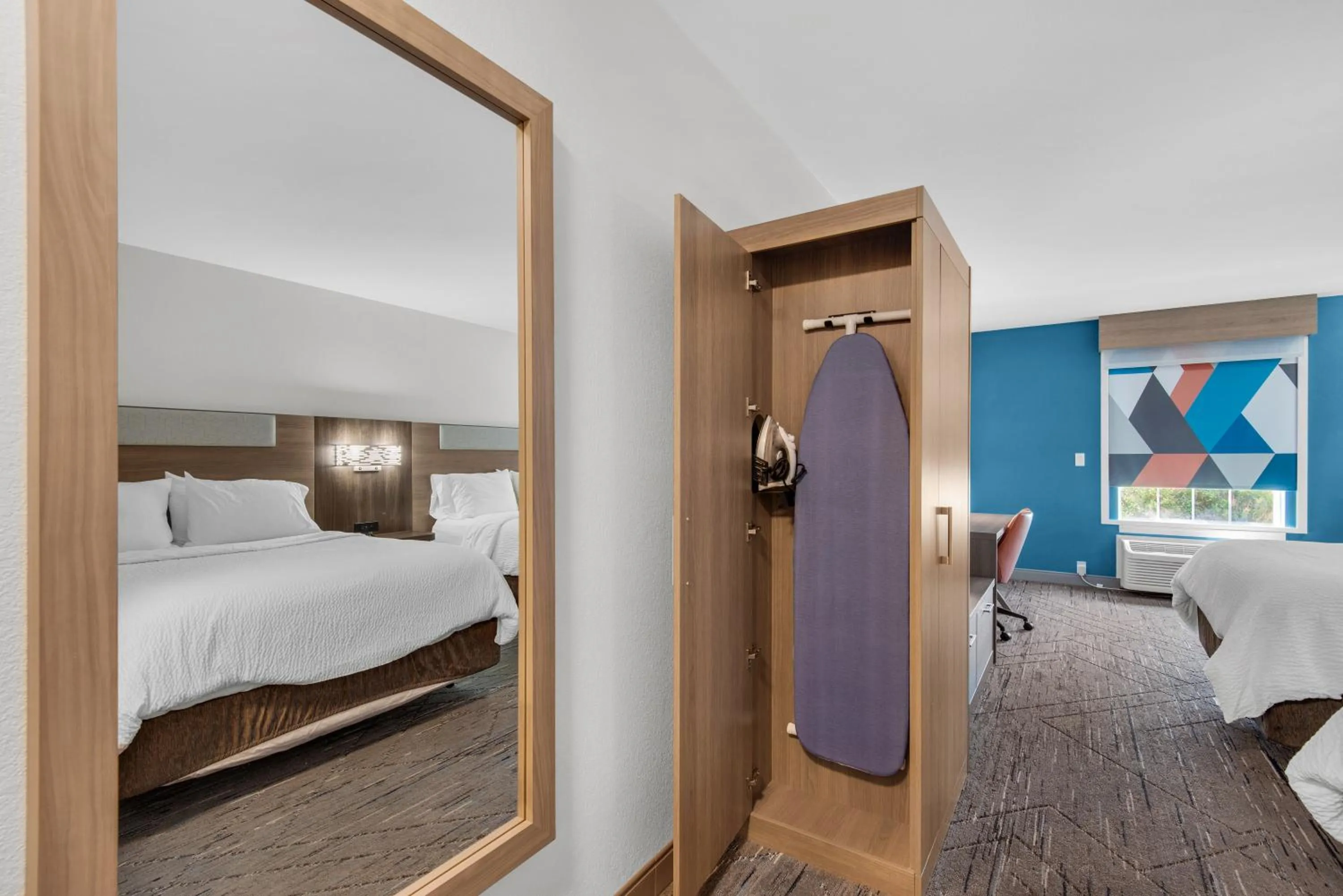 Bed in Holiday Inn Express Destin E - Commons Mall Area by IHG