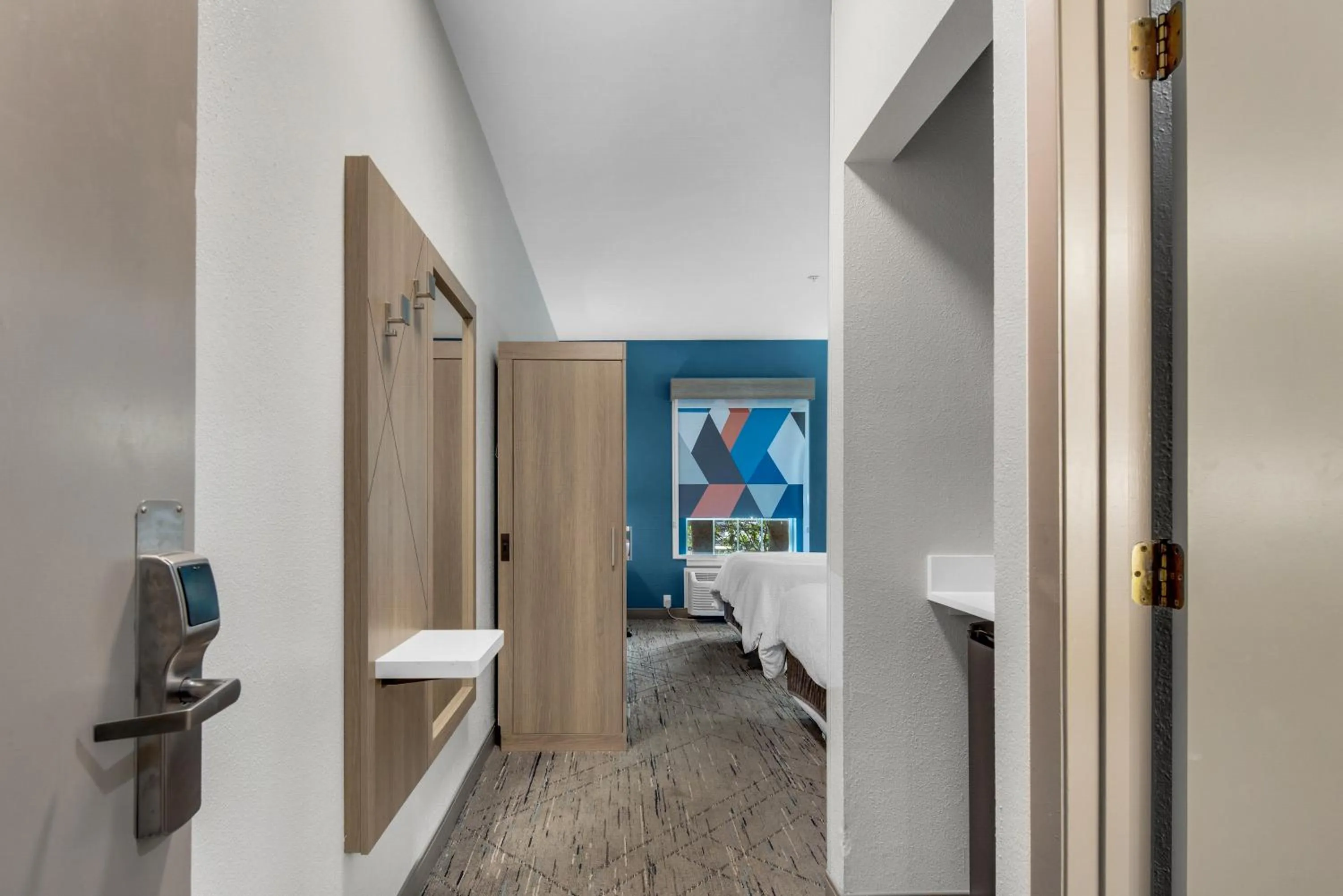 Bed in Holiday Inn Express Destin E - Commons Mall Area by IHG