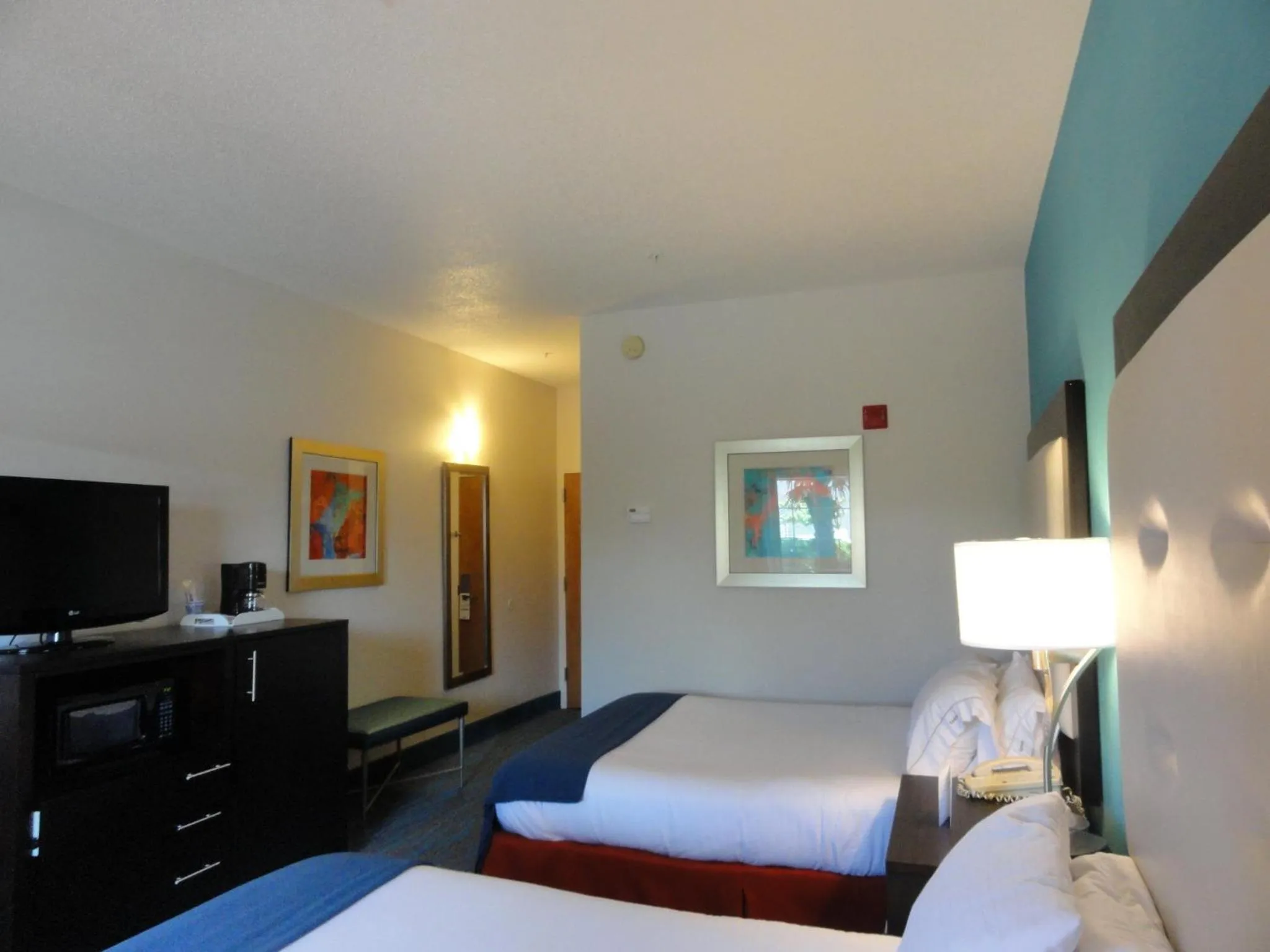 Photo of the whole room, Bed in Holiday Inn Express Destin E - Commons Mall Area by IHG