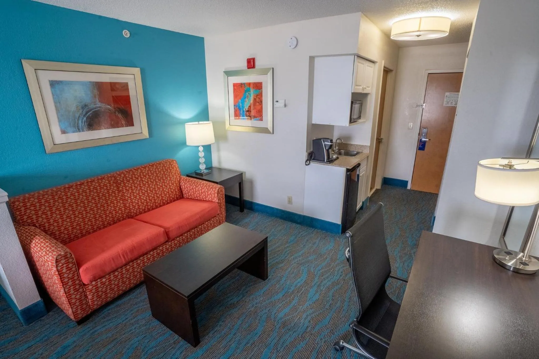 Photo of the whole room in Holiday Inn Express Destin E - Commons Mall Area by IHG