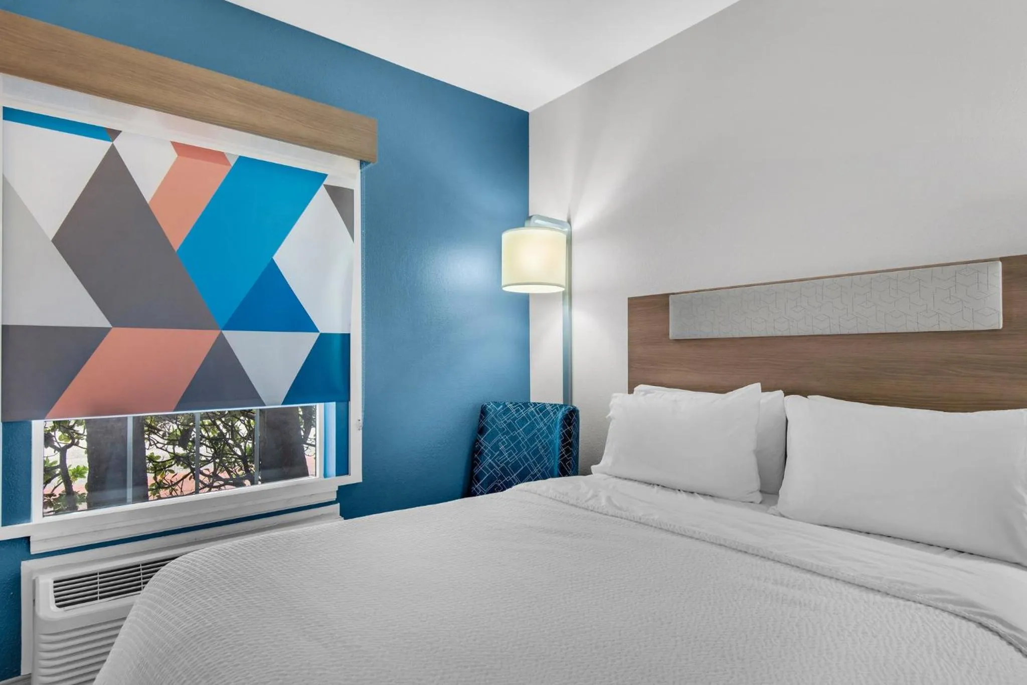 Photo of the whole room, Bed in Holiday Inn Express Destin E - Commons Mall Area by IHG