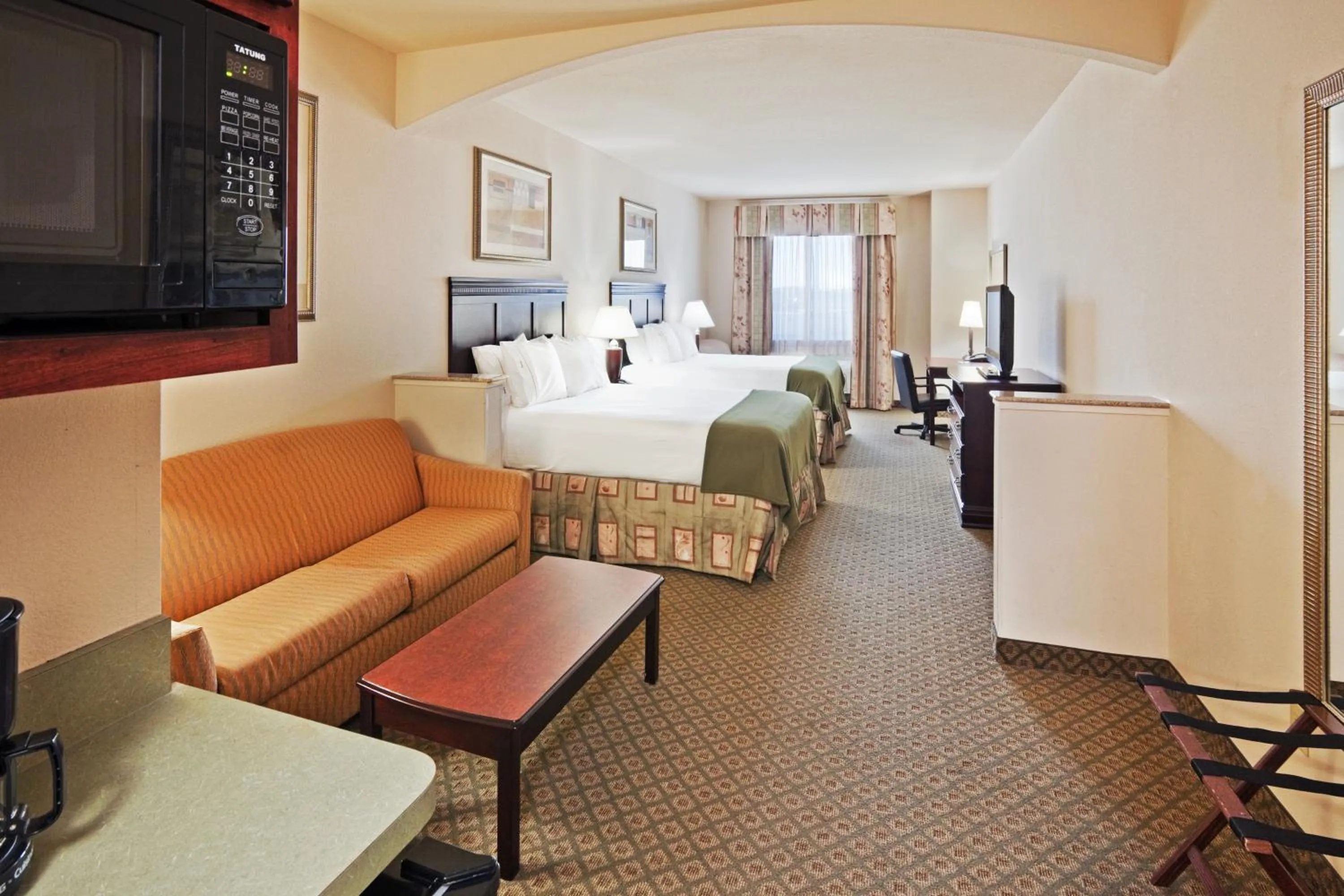 Day, Bed in Holiday Inn Express Hotel and Suites Corsicana I-45 by IHG