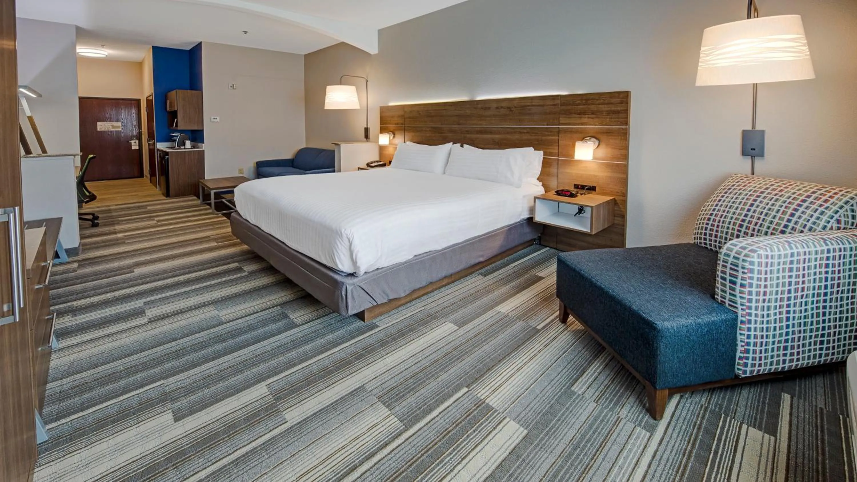 Photo of the whole room, Bed in Holiday Inn Express Hotel and Suites Corsicana I-45 by IHG