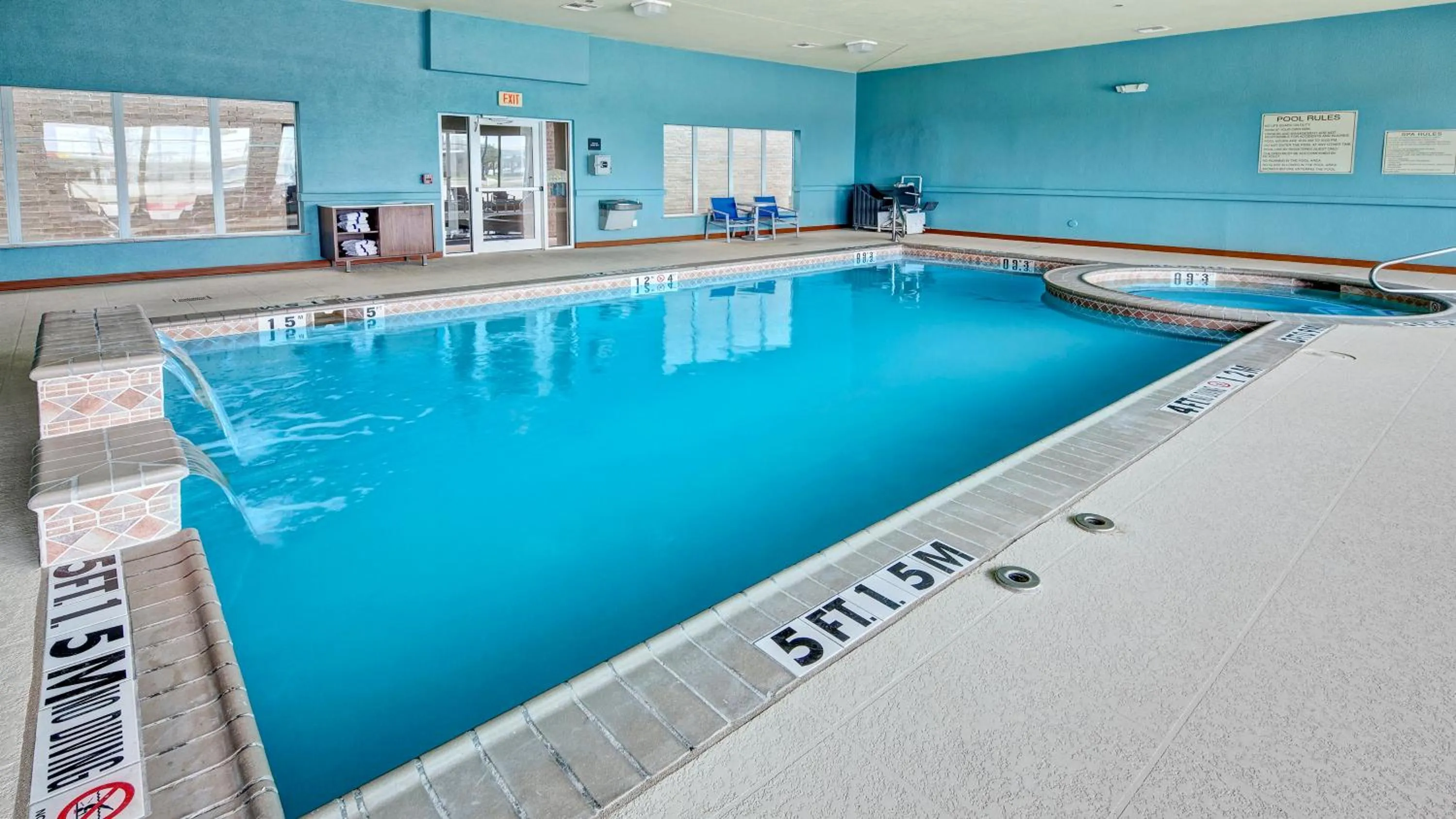 Swimming pool in Holiday Inn Express Hotel and Suites Corsicana I-45 by IHG