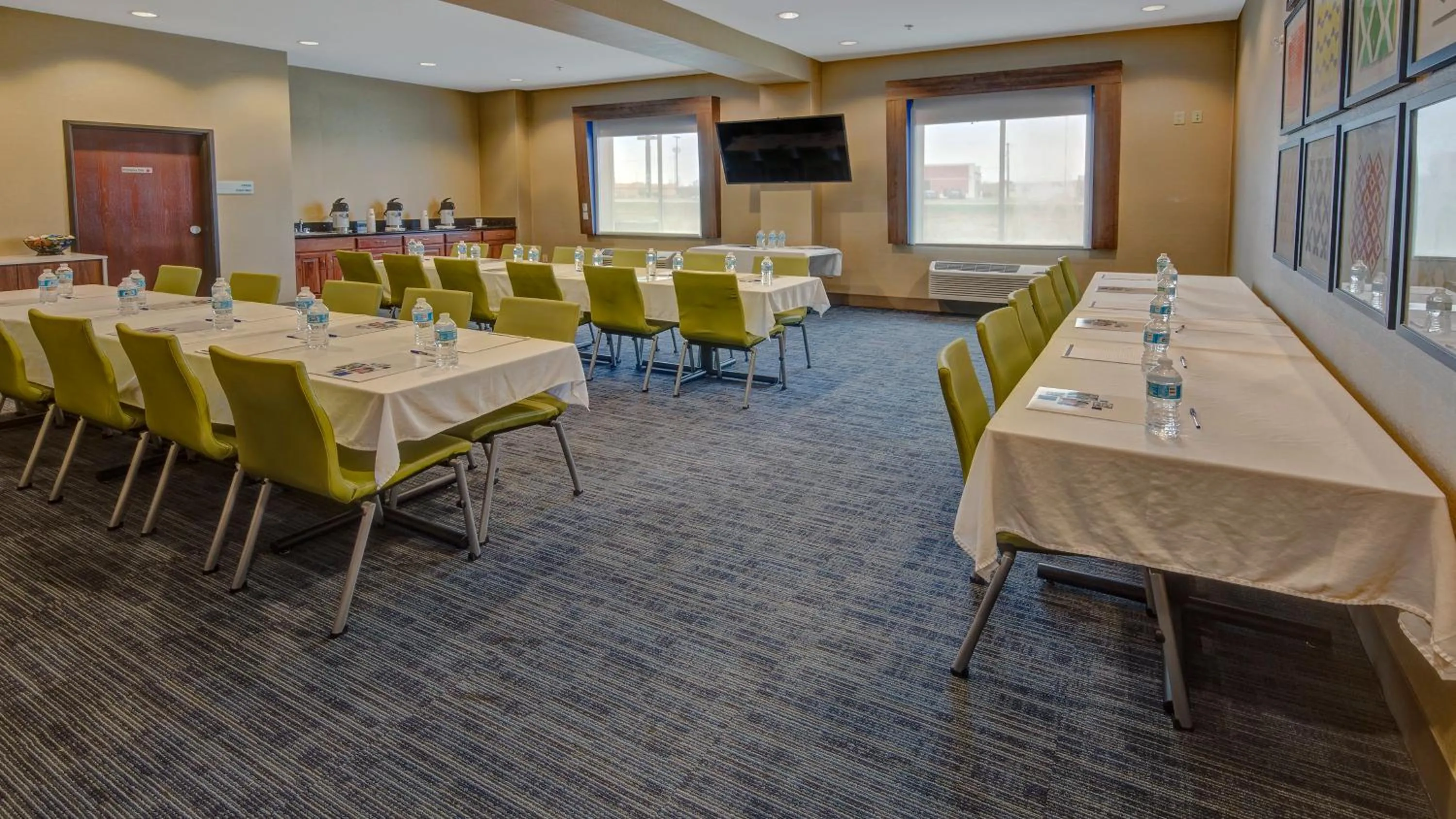 Meeting/conference room in Holiday Inn Express Hotel and Suites Corsicana I-45 by IHG