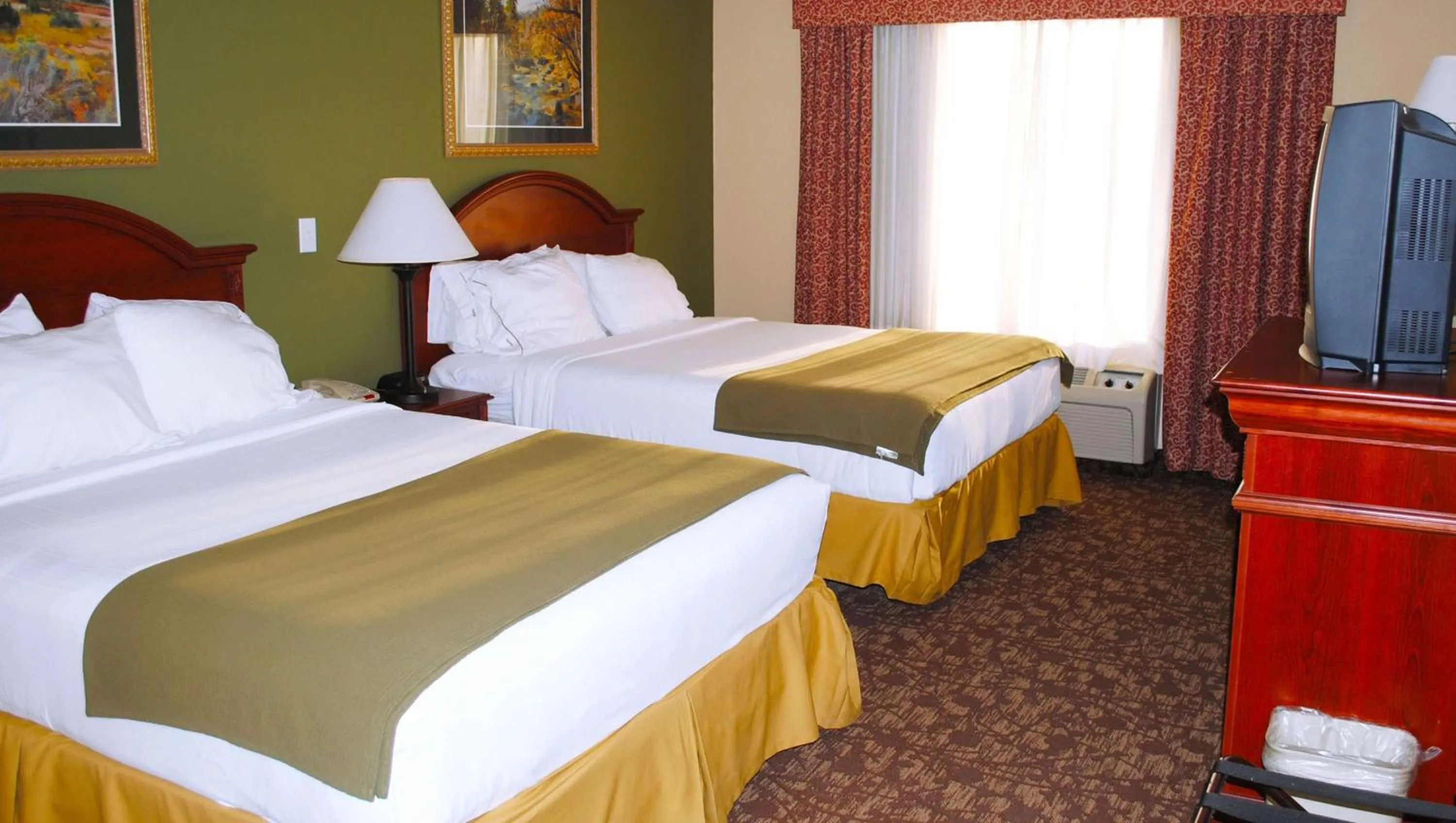 Photo of the whole room, Bed in Magnuson Hotel Commerce