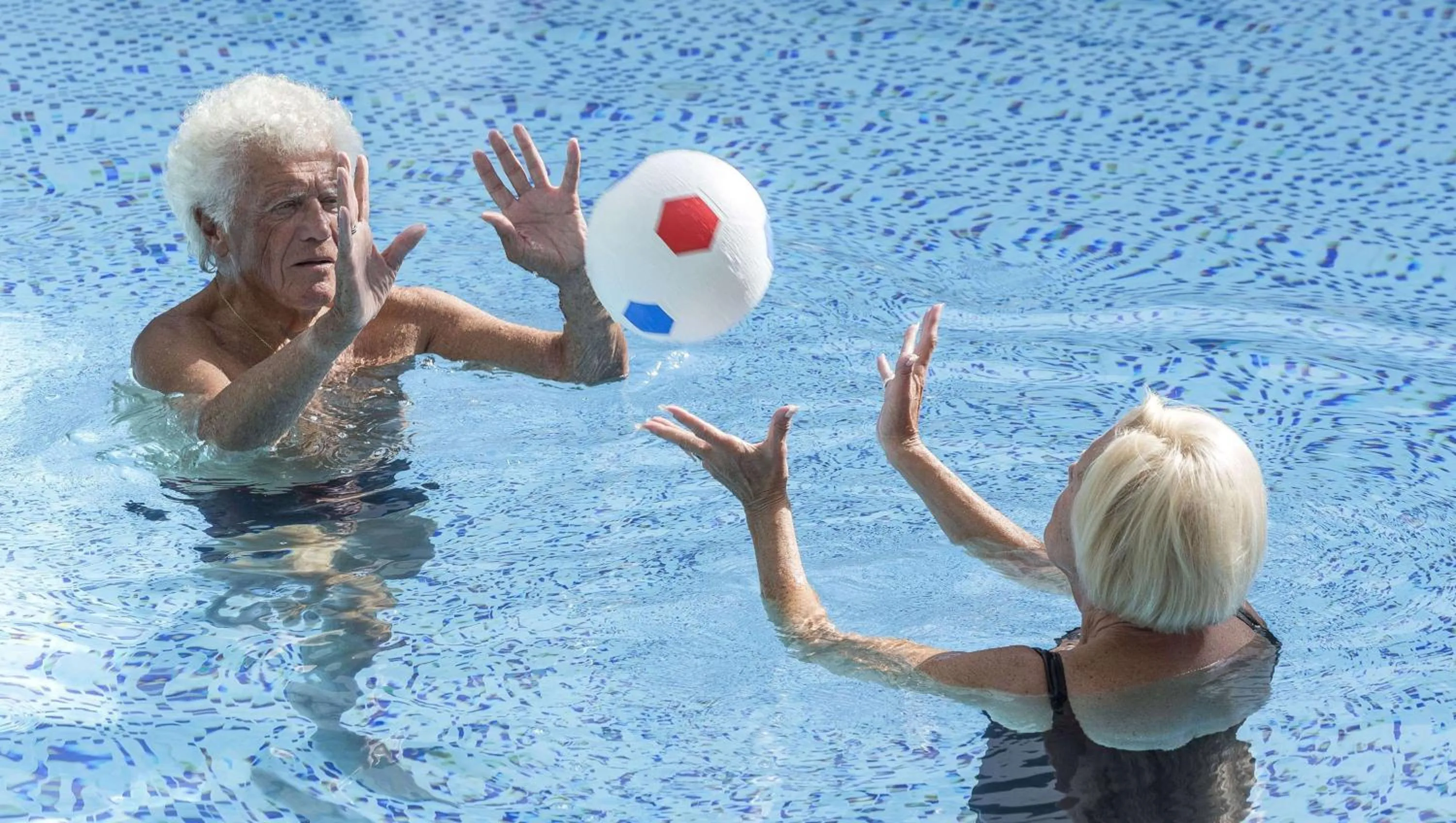 Swimming pool in Magnuson Hotel Commerce