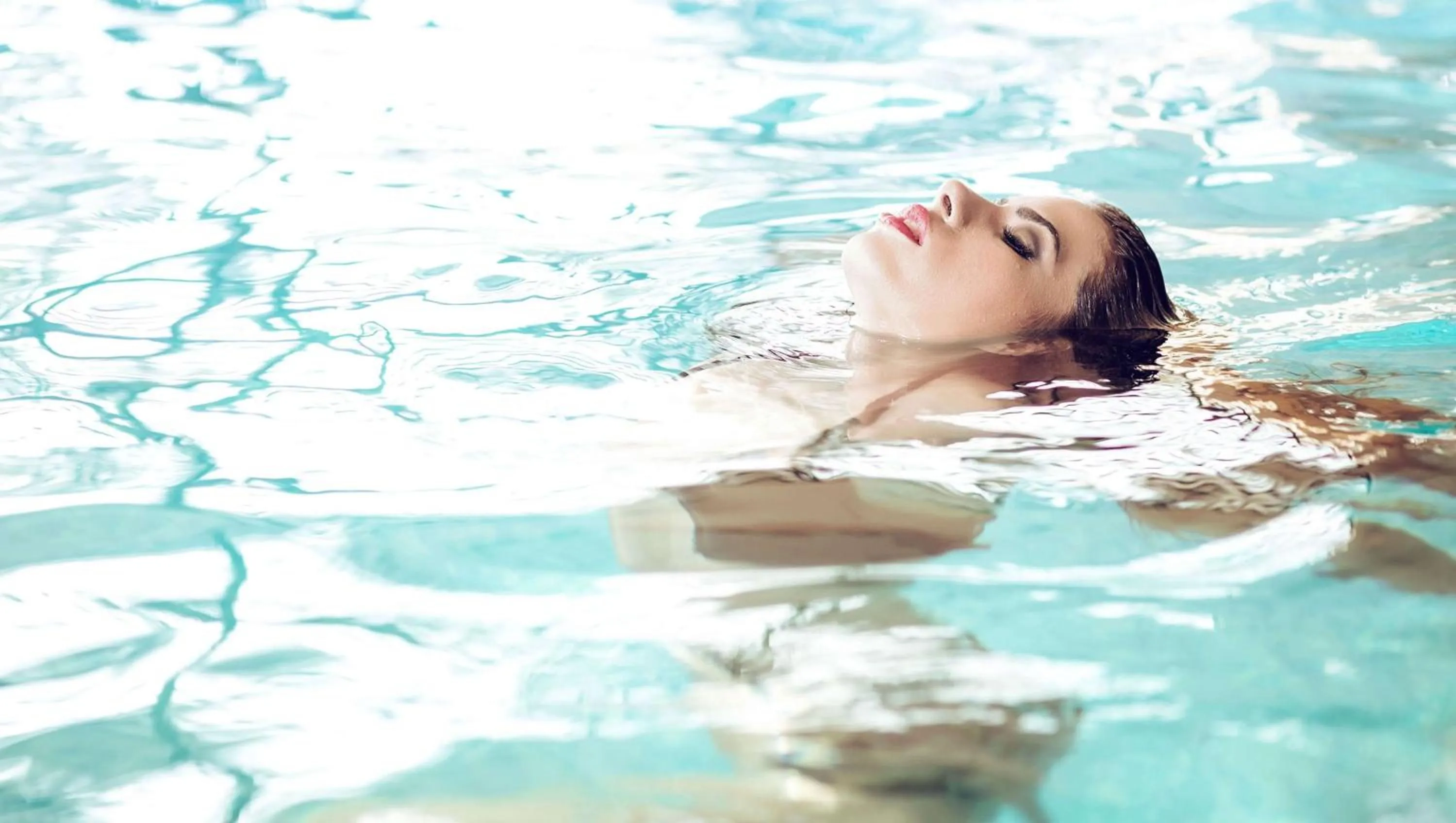 Swimming pool in Magnuson Hotel Commerce