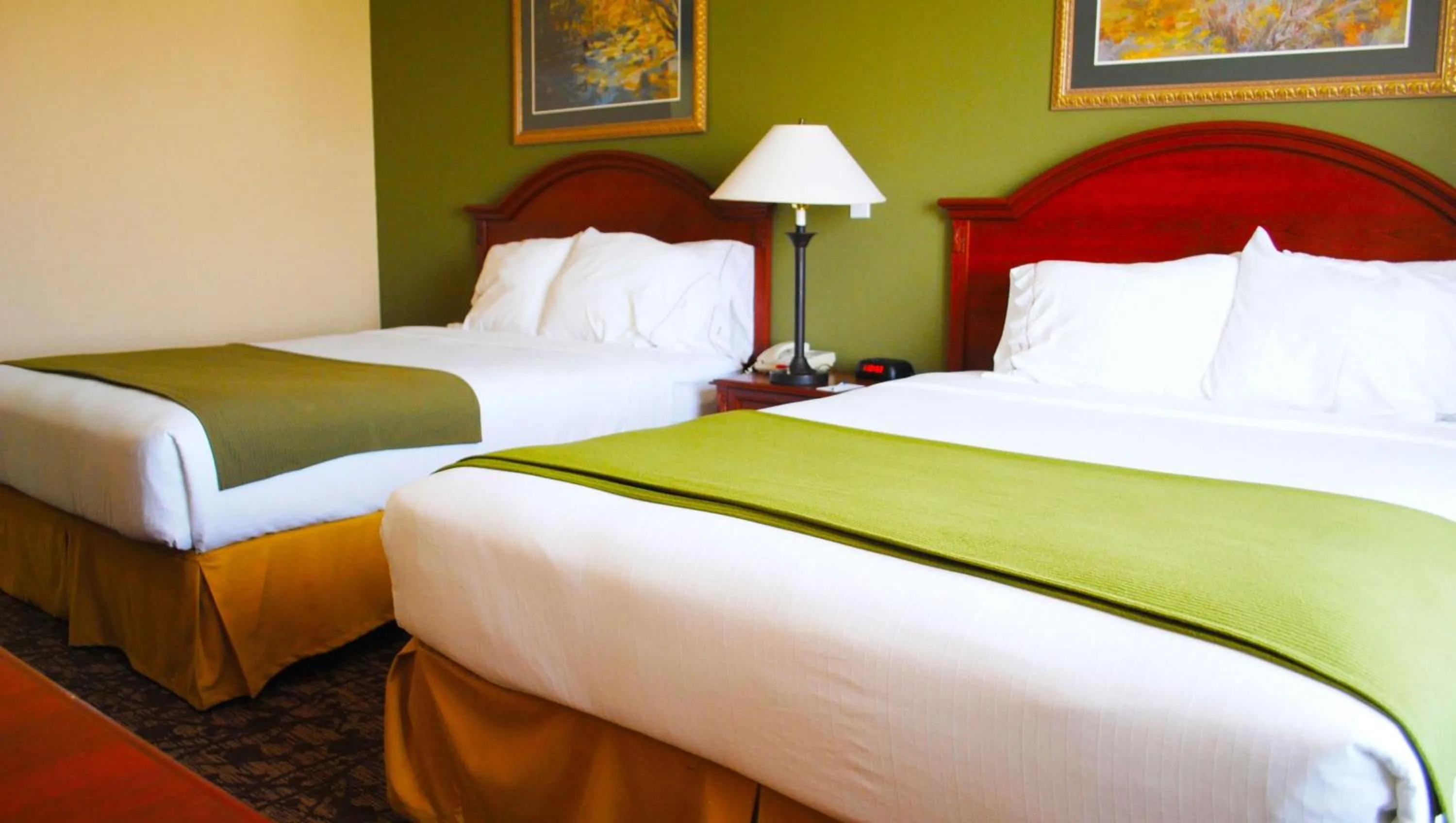 Photo of the whole room, Bed in Magnuson Hotel Commerce