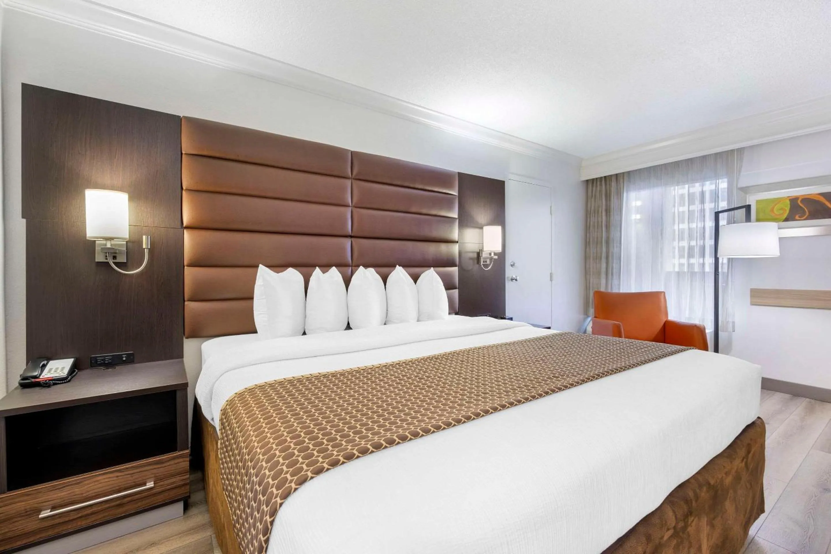 Bedroom, Bed in The Capitol Hotel Downtown, an Ascend Collection Hotel