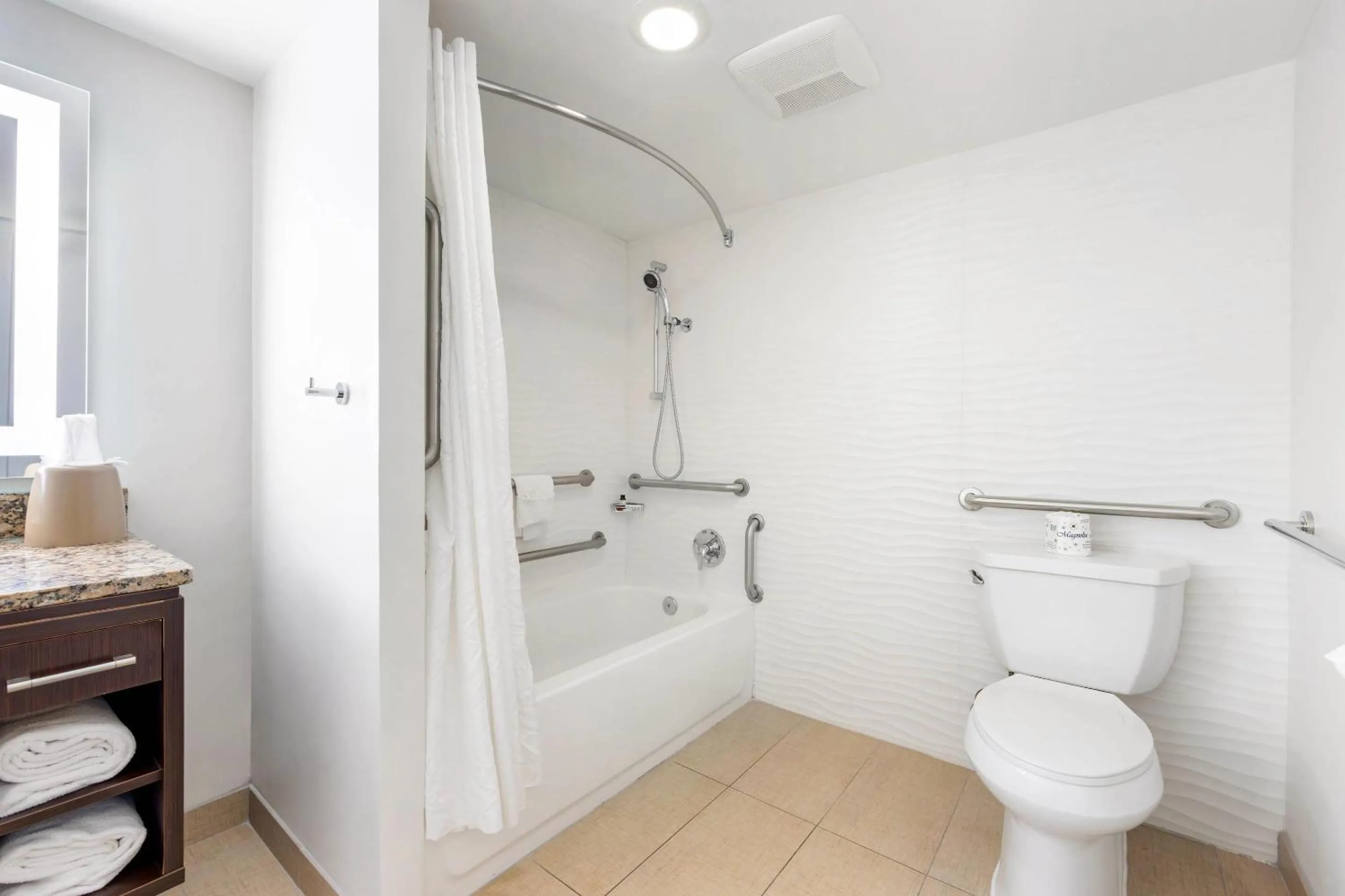 Bedroom in The Capitol Hotel Downtown, an Ascend Collection Hotel