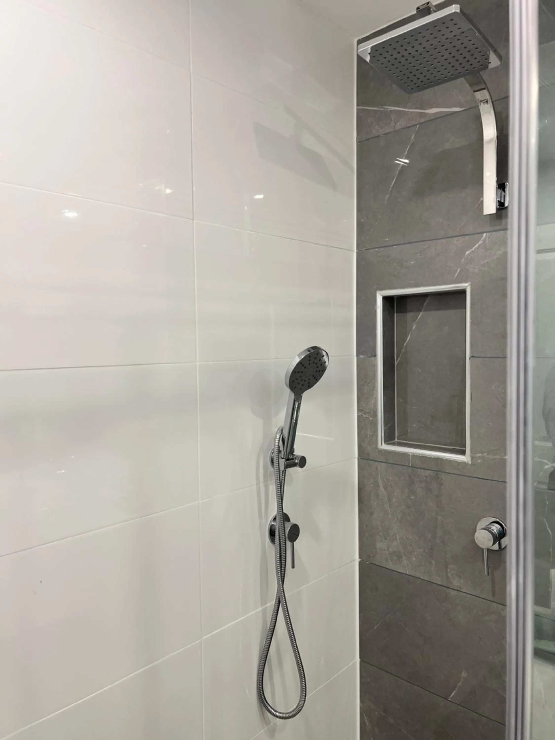 Shower in Best Western Melbourne Airport