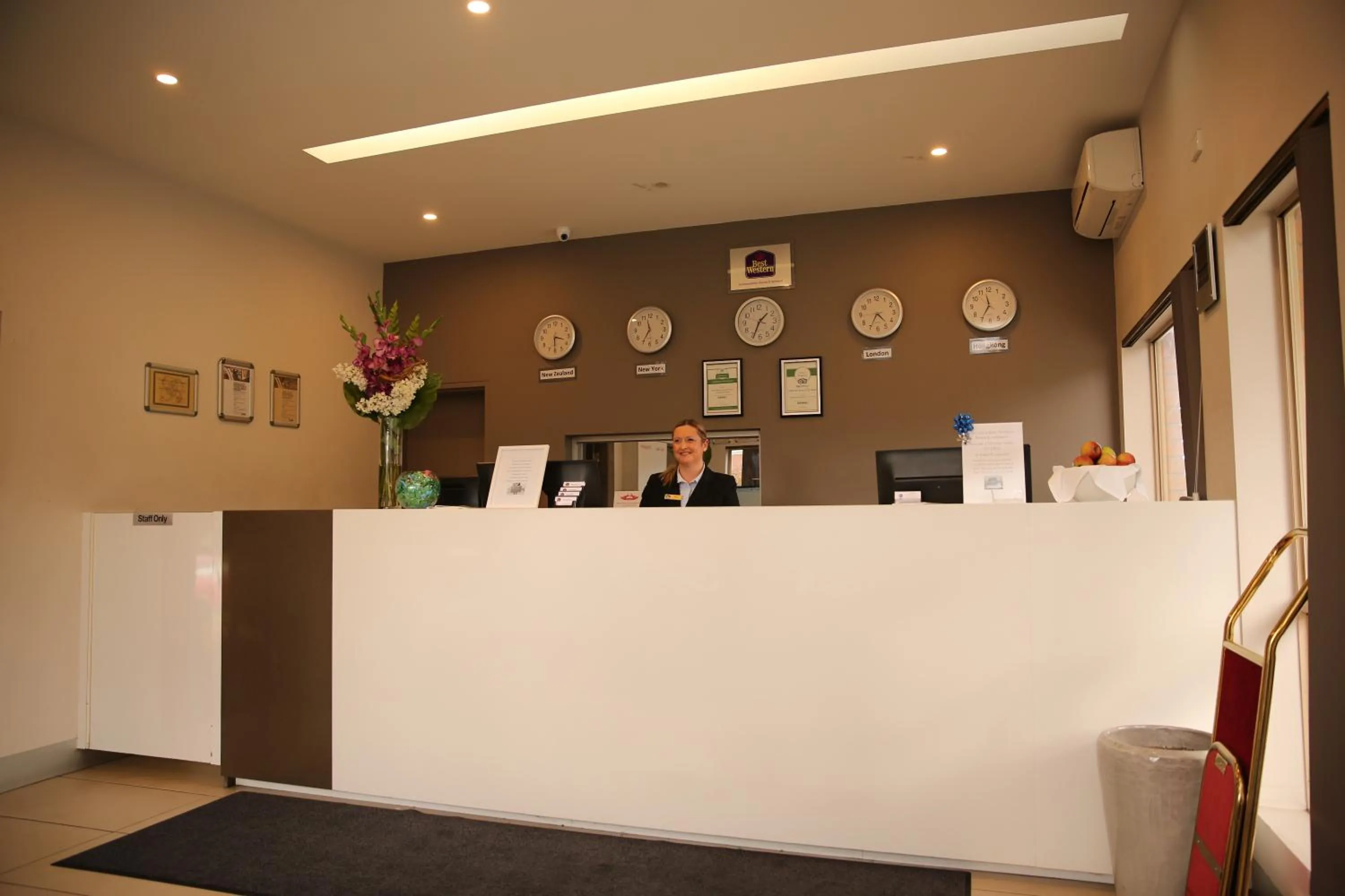Lobby or reception in Best Western Melbourne Airport