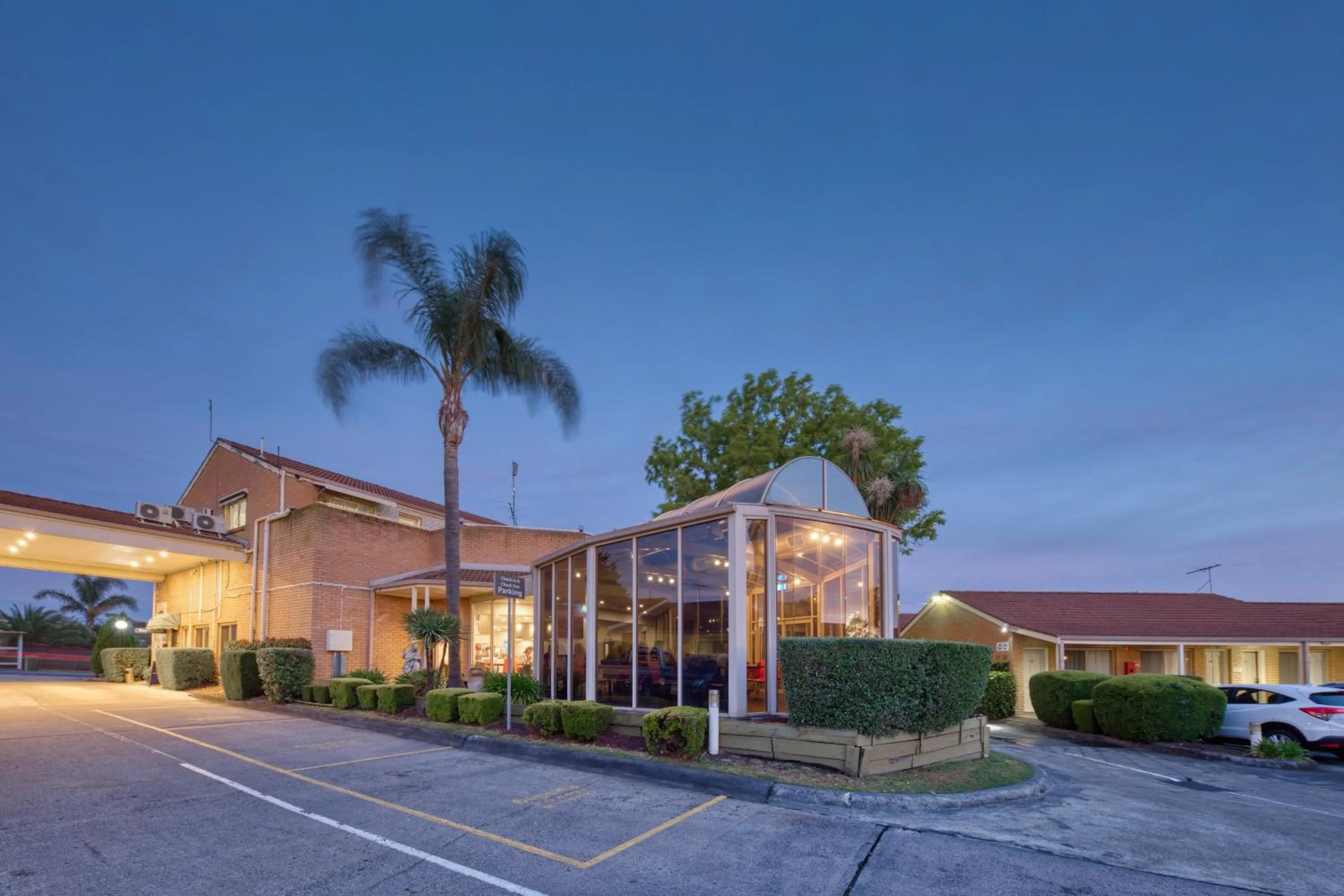 Property building in Best Western Melbourne Airport