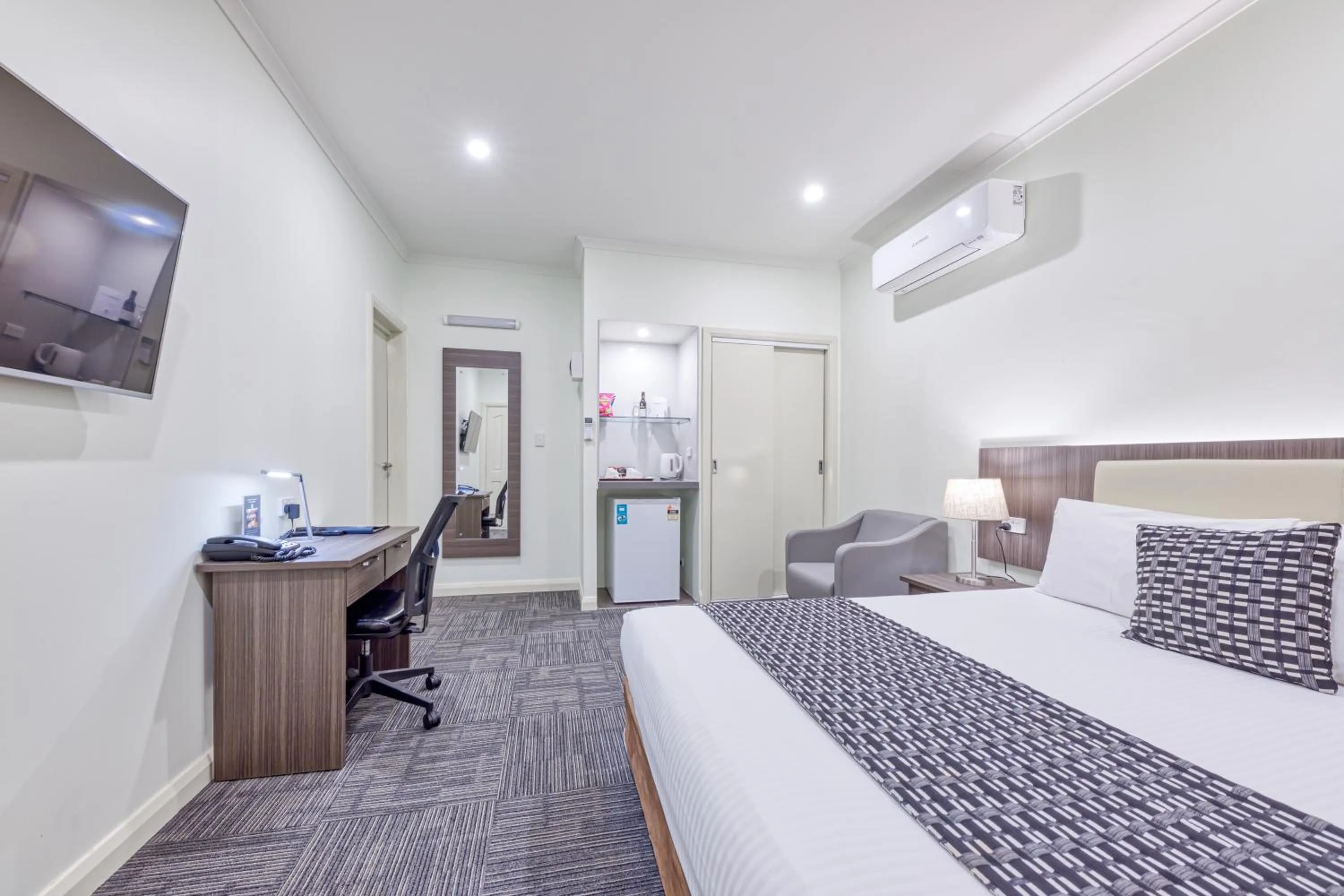 Photo of the whole room, Bed in Best Western Melbourne Airport