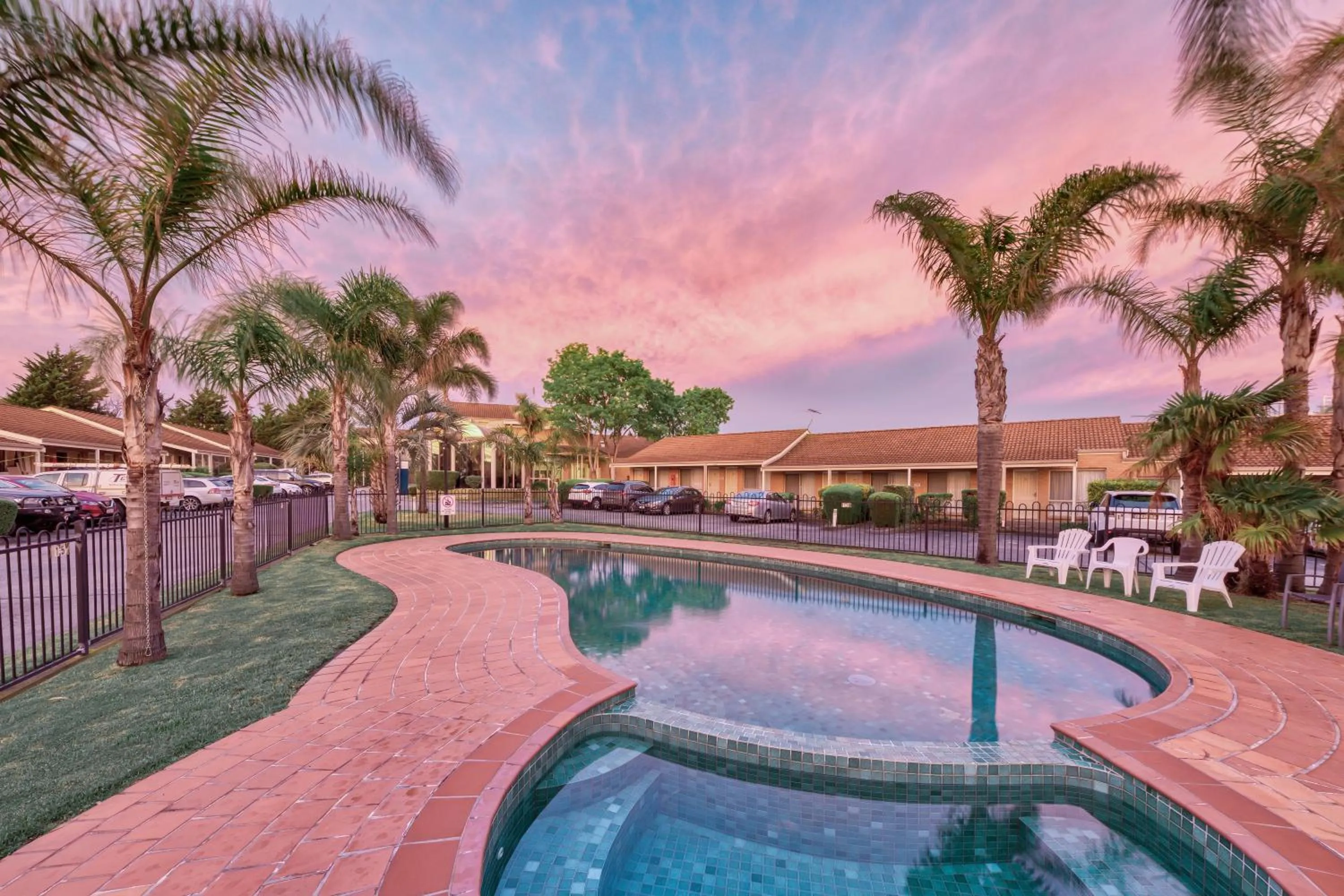 Swimming pool in Best Western Melbourne Airport