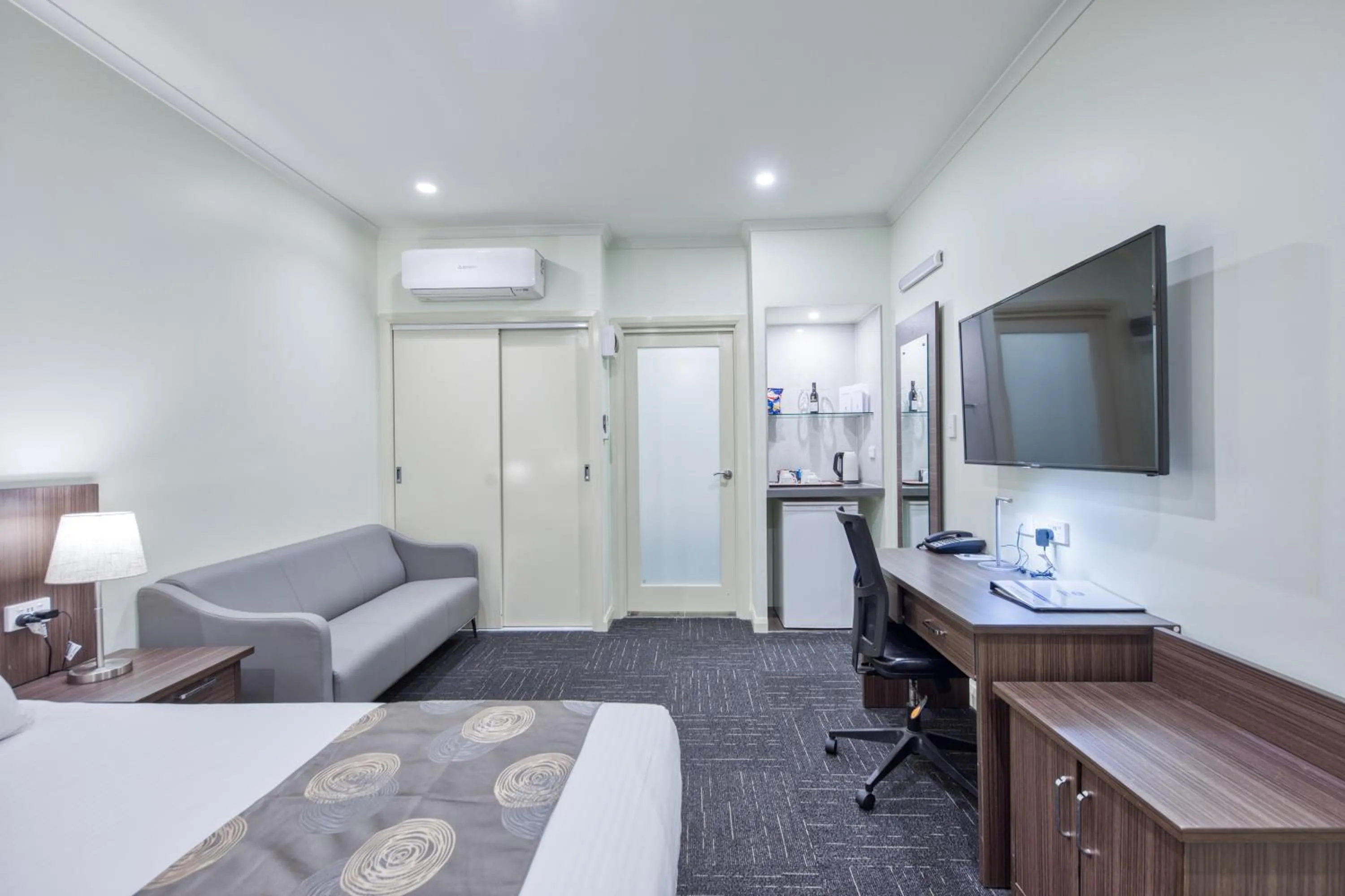 Bedroom, Bed in Best Western Melbourne Airport