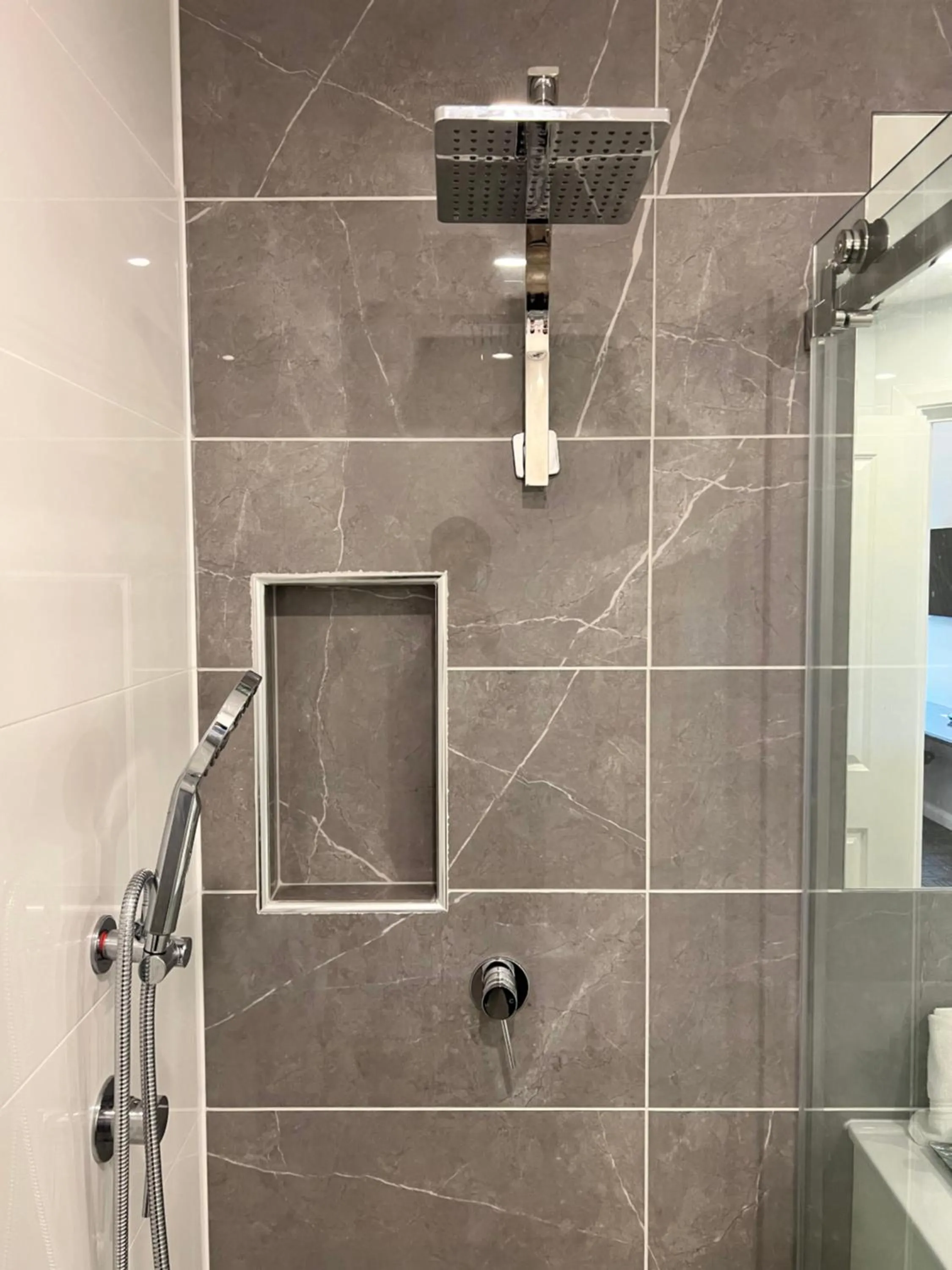 Shower in Best Western Melbourne Airport