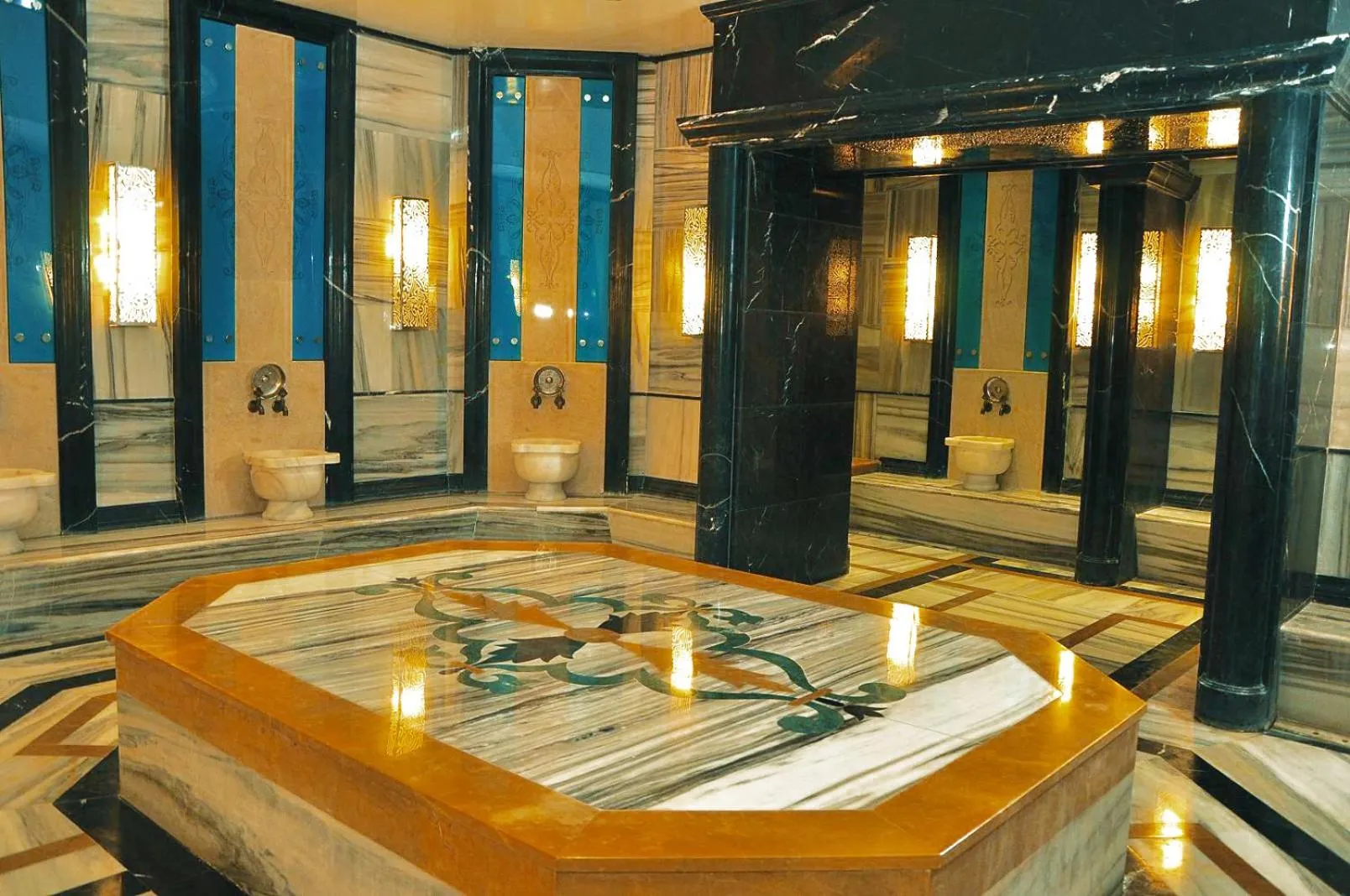 Hot Tub in The Green Park Kartepe