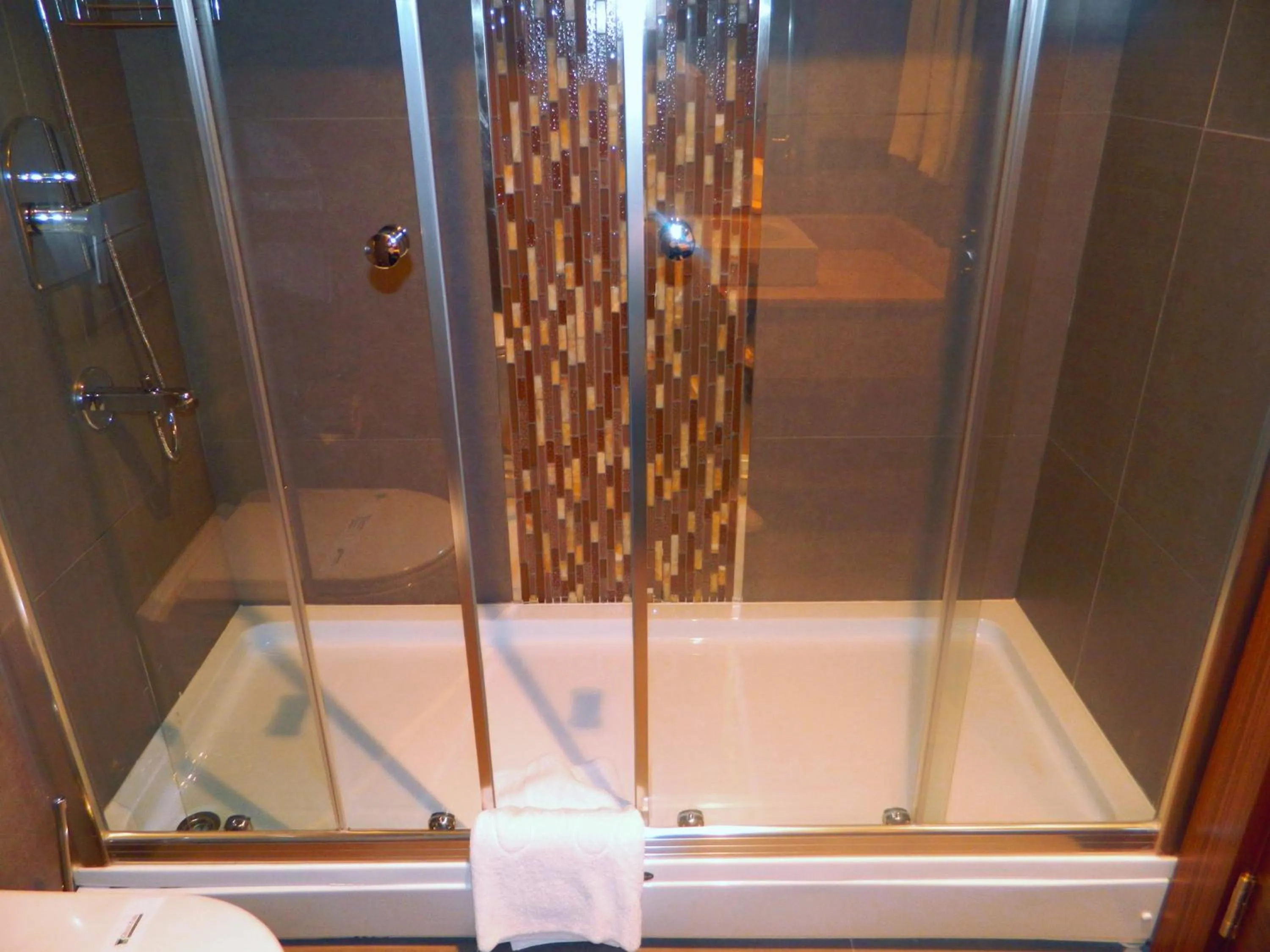 Shower in The Green Park Kartepe