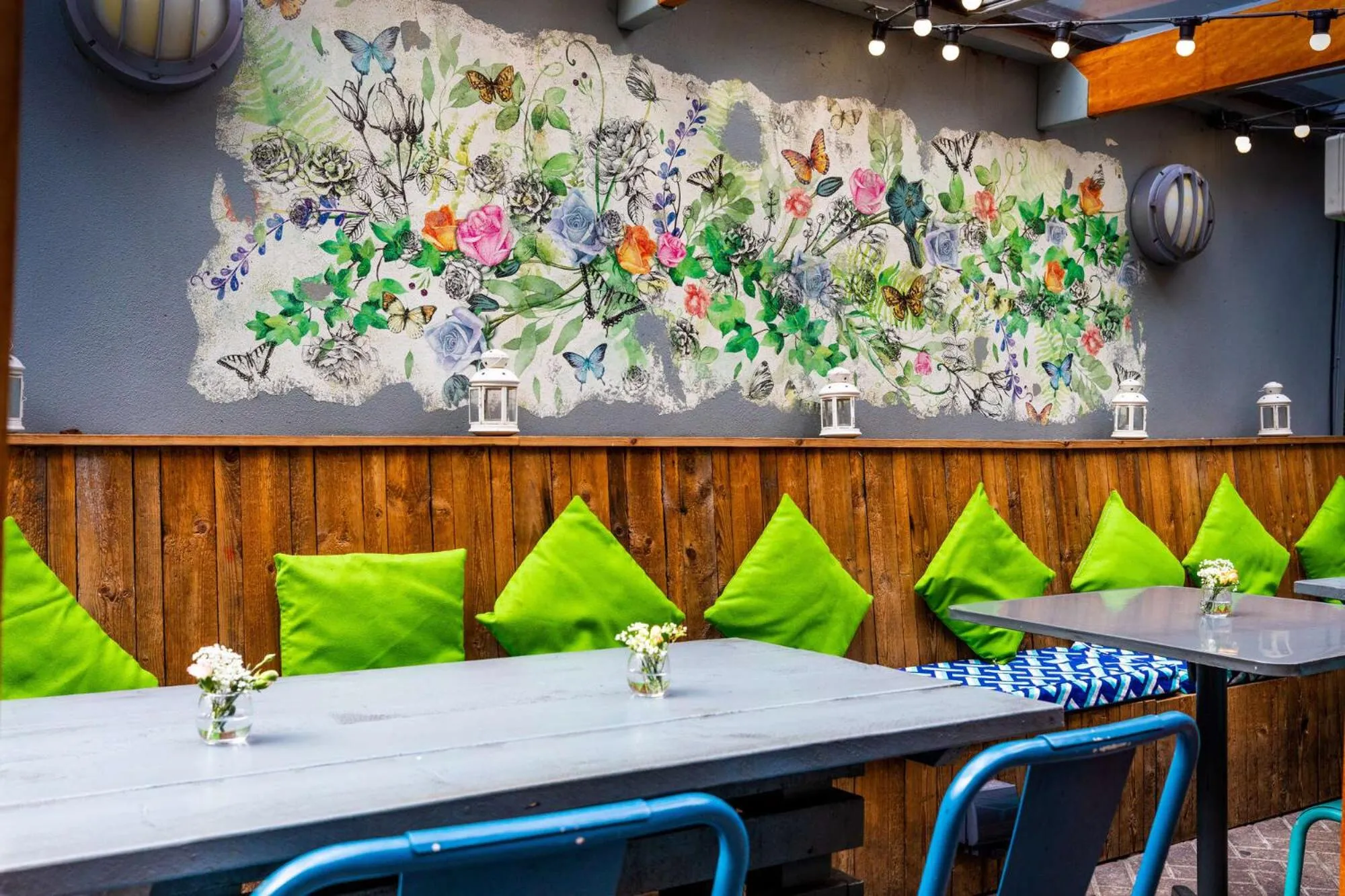 Restaurant/places to eat in The Brook Green Hotel