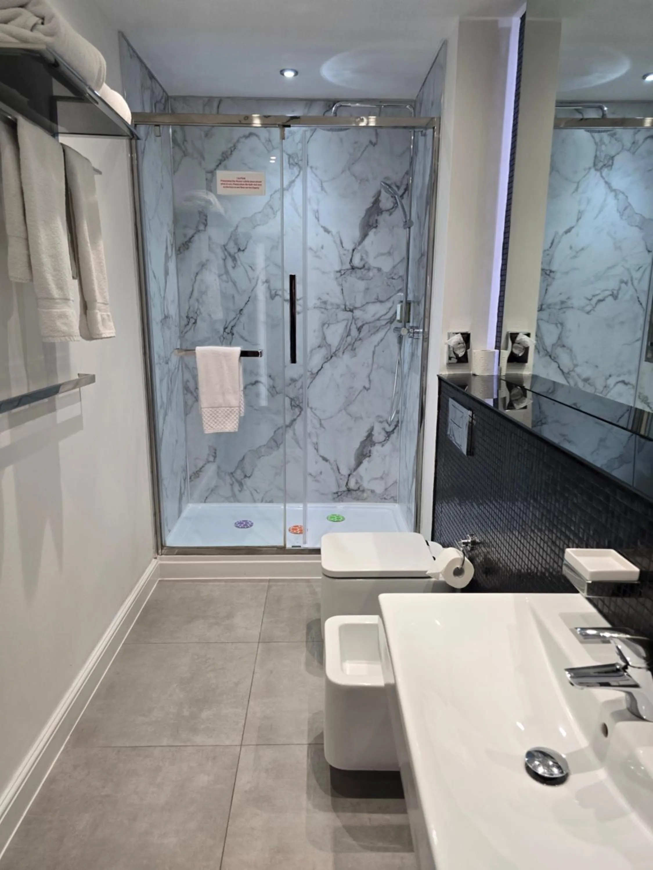 Shower in Rafayel Hotel & Spa