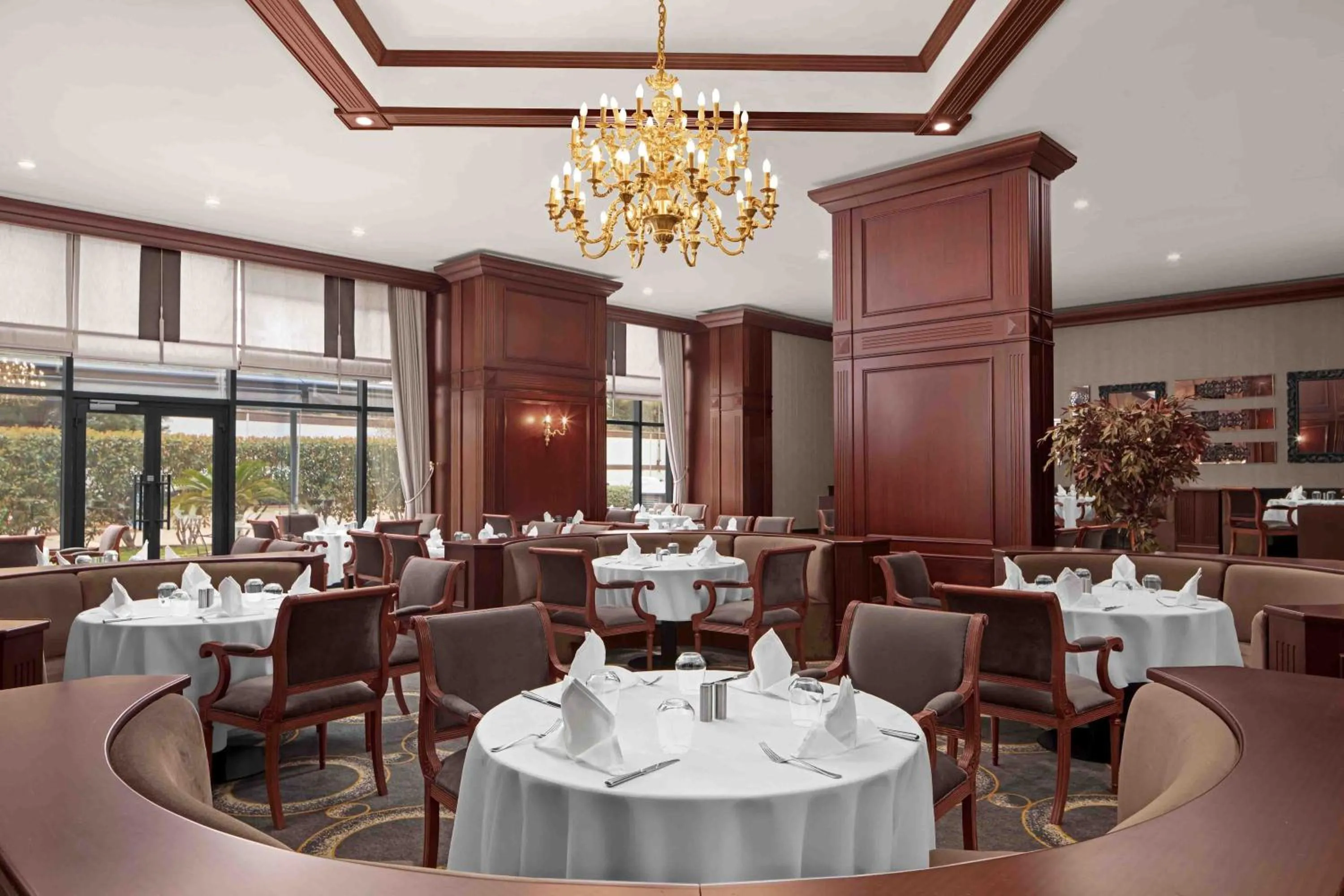 Restaurant/places to eat in Grand Cevahir Hotel Convention Center