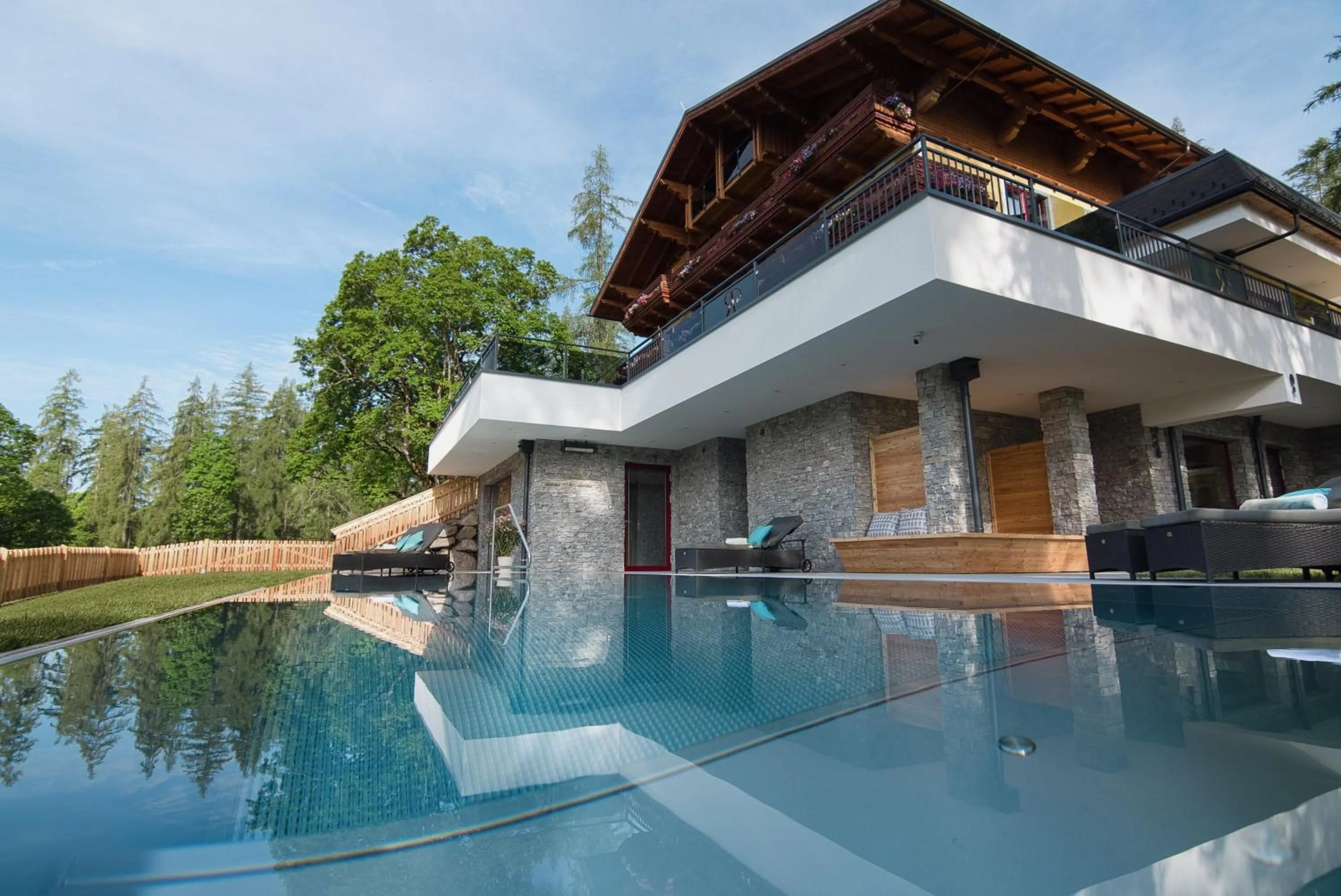 Swimming pool in Hotel Rösslhof