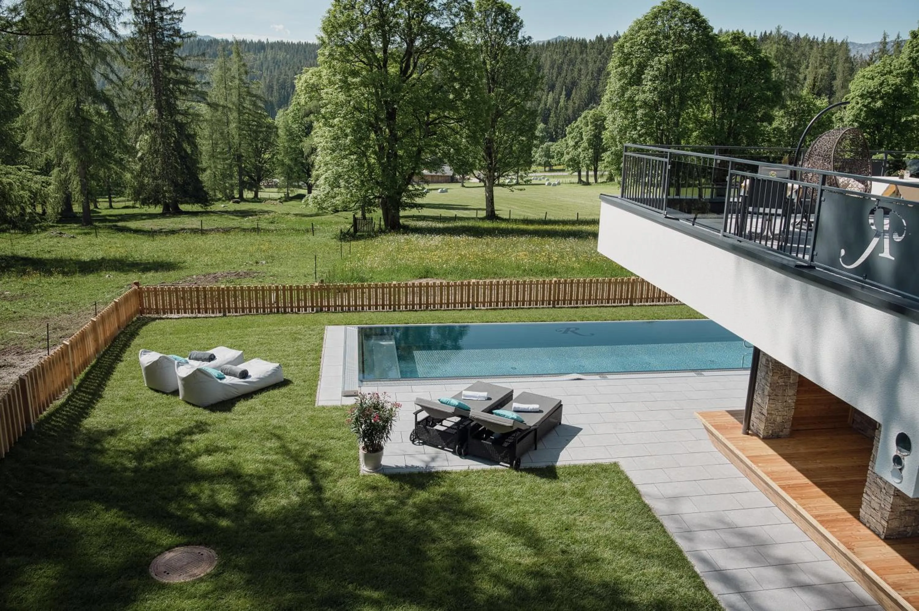 Swimming pool in Hotel Rösslhof