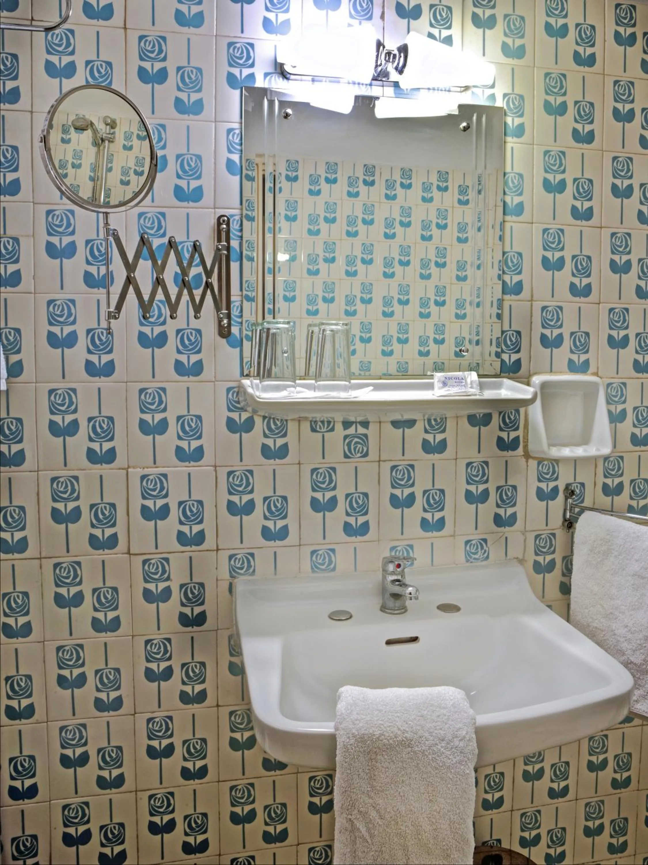 Bathroom in Nicola Hotel