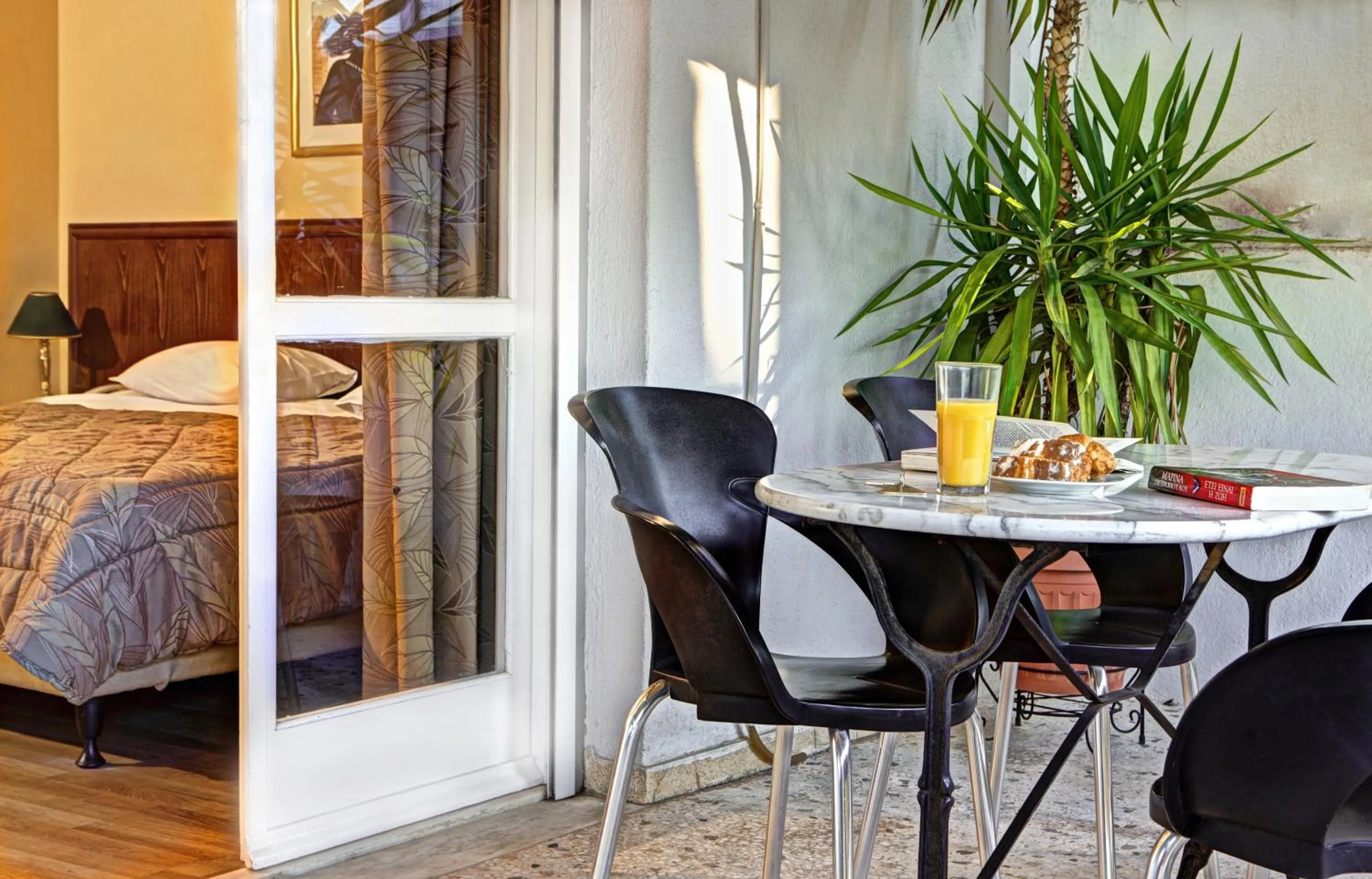 Balcony/Terrace, Bed in Nicola Hotel