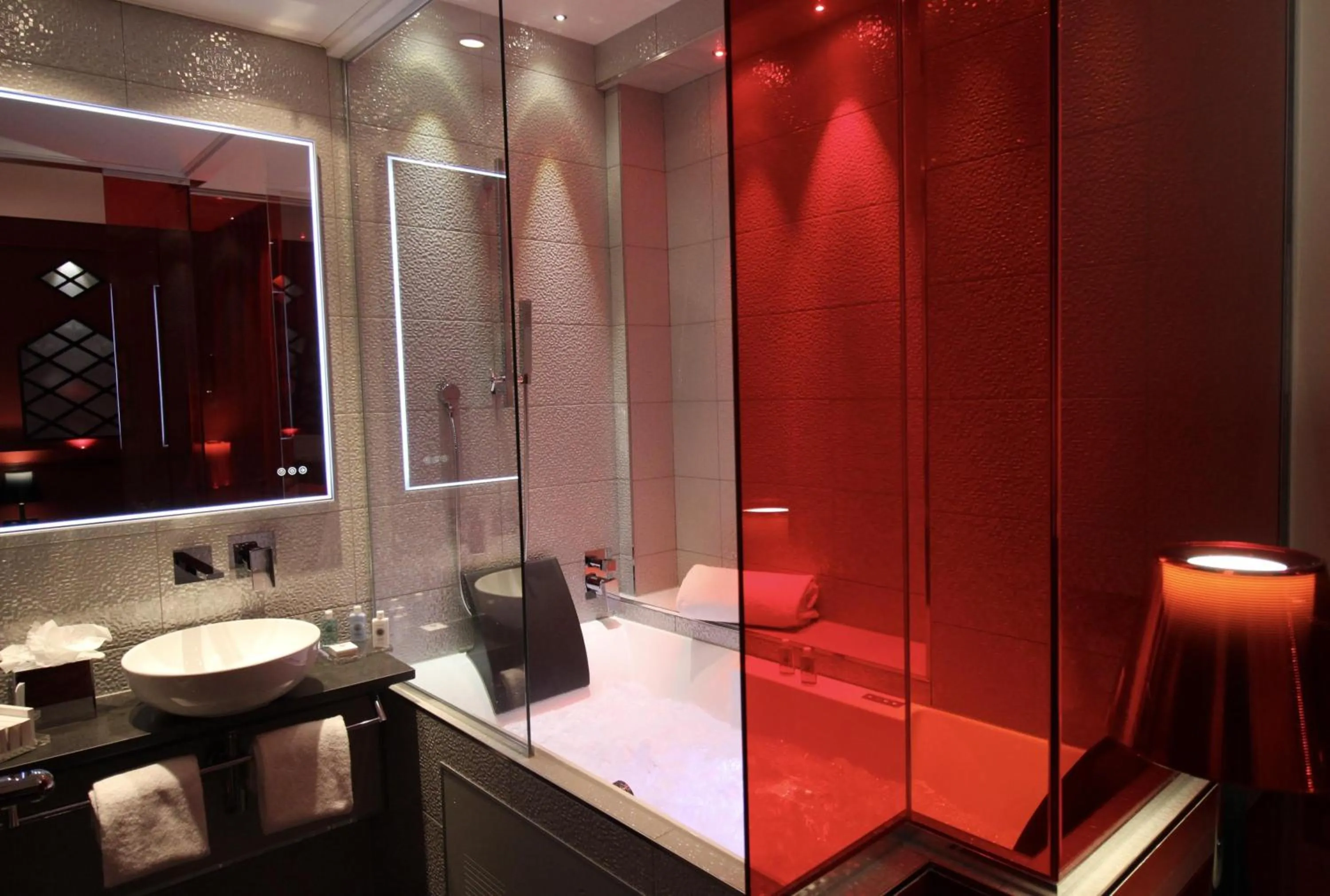 Bathroom in Secret de Paris - Hotel & Spa