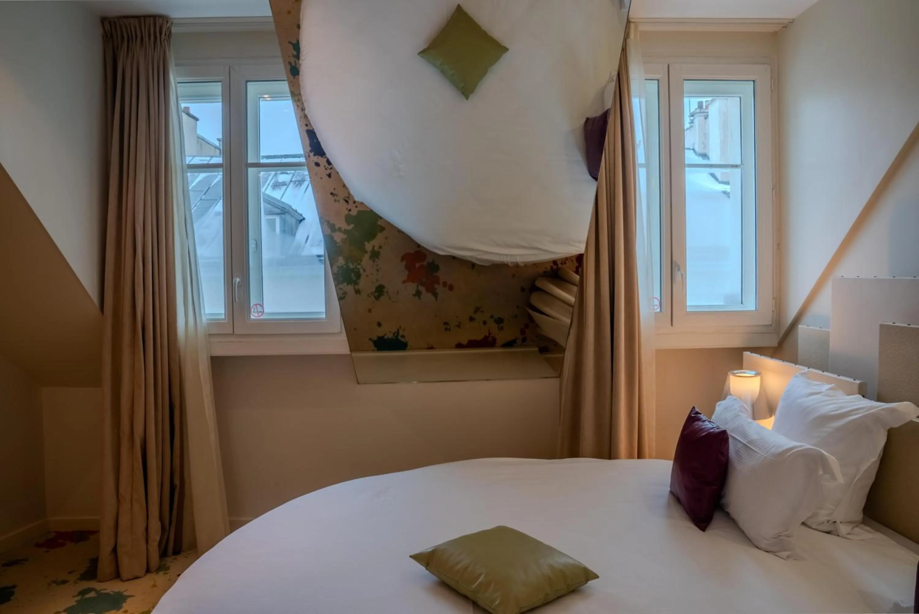 Bedroom, Bed in Secret de Paris - Hotel & Spa