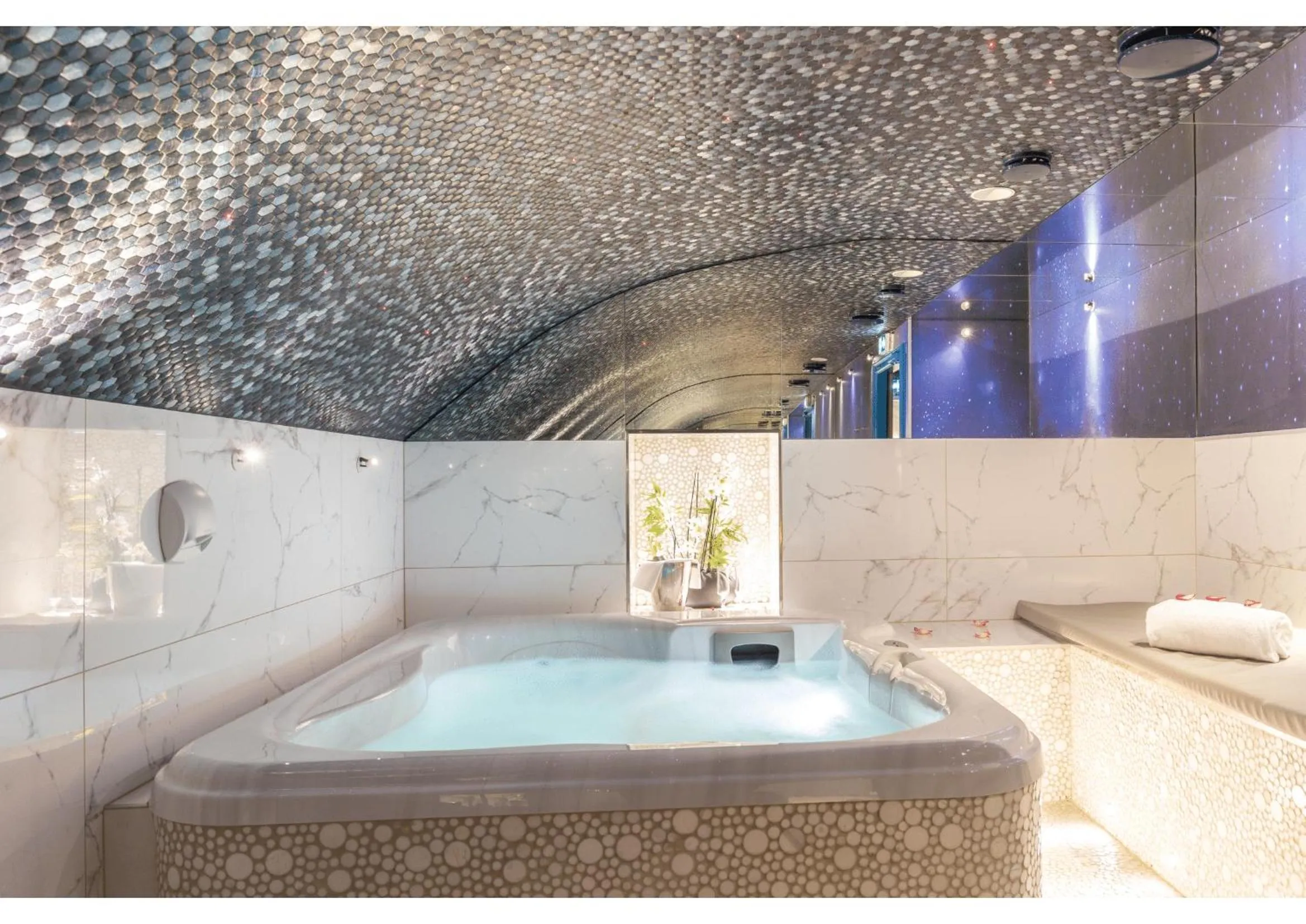 Spa and wellness centre/facilities in Secret de Paris - Hotel & Spa