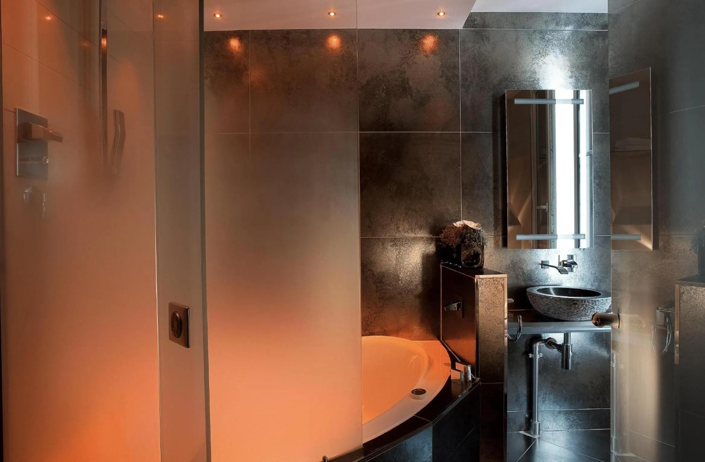 Bathroom in Secret de Paris - Hotel & Spa