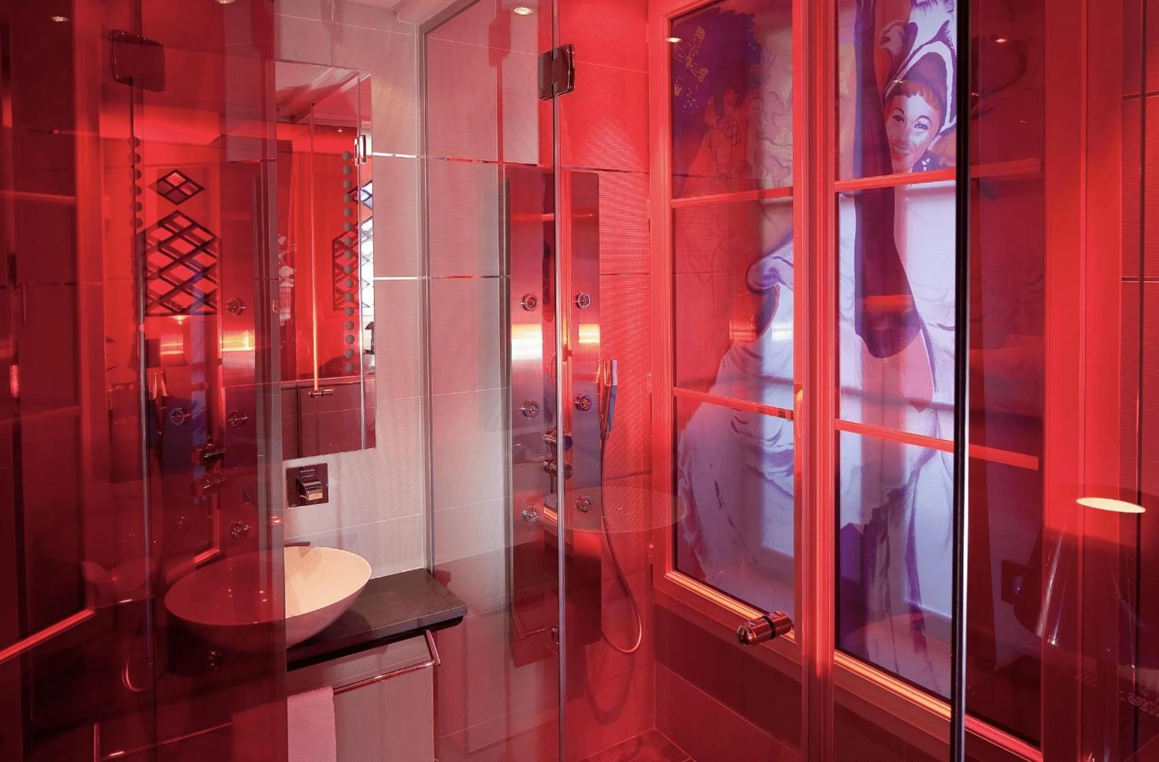 Bathroom in Secret de Paris - Hotel & Spa