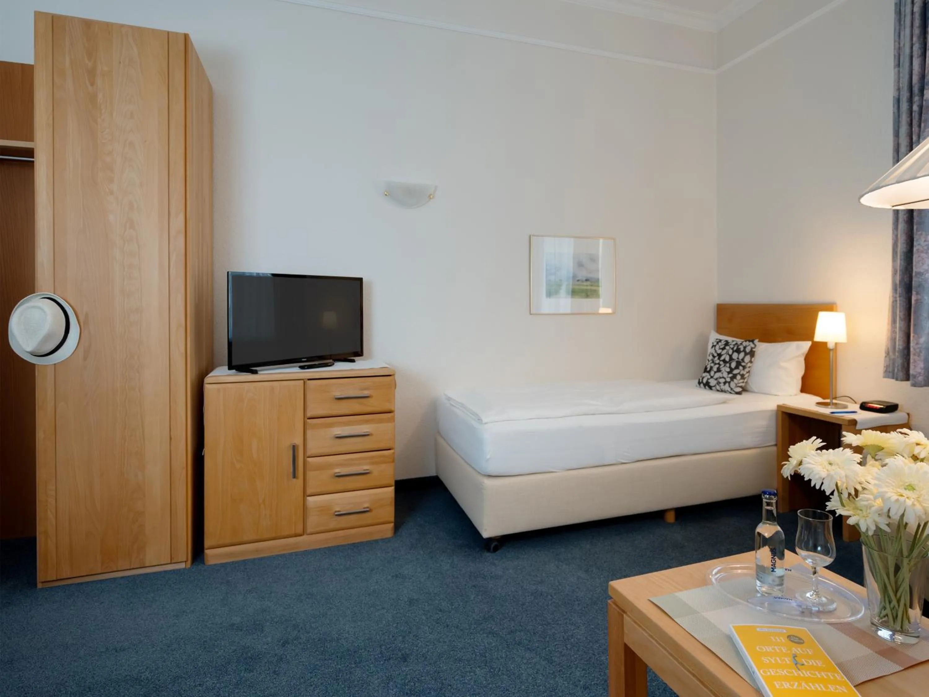 Photo of the whole room, Bed in Hotel Gutenberg