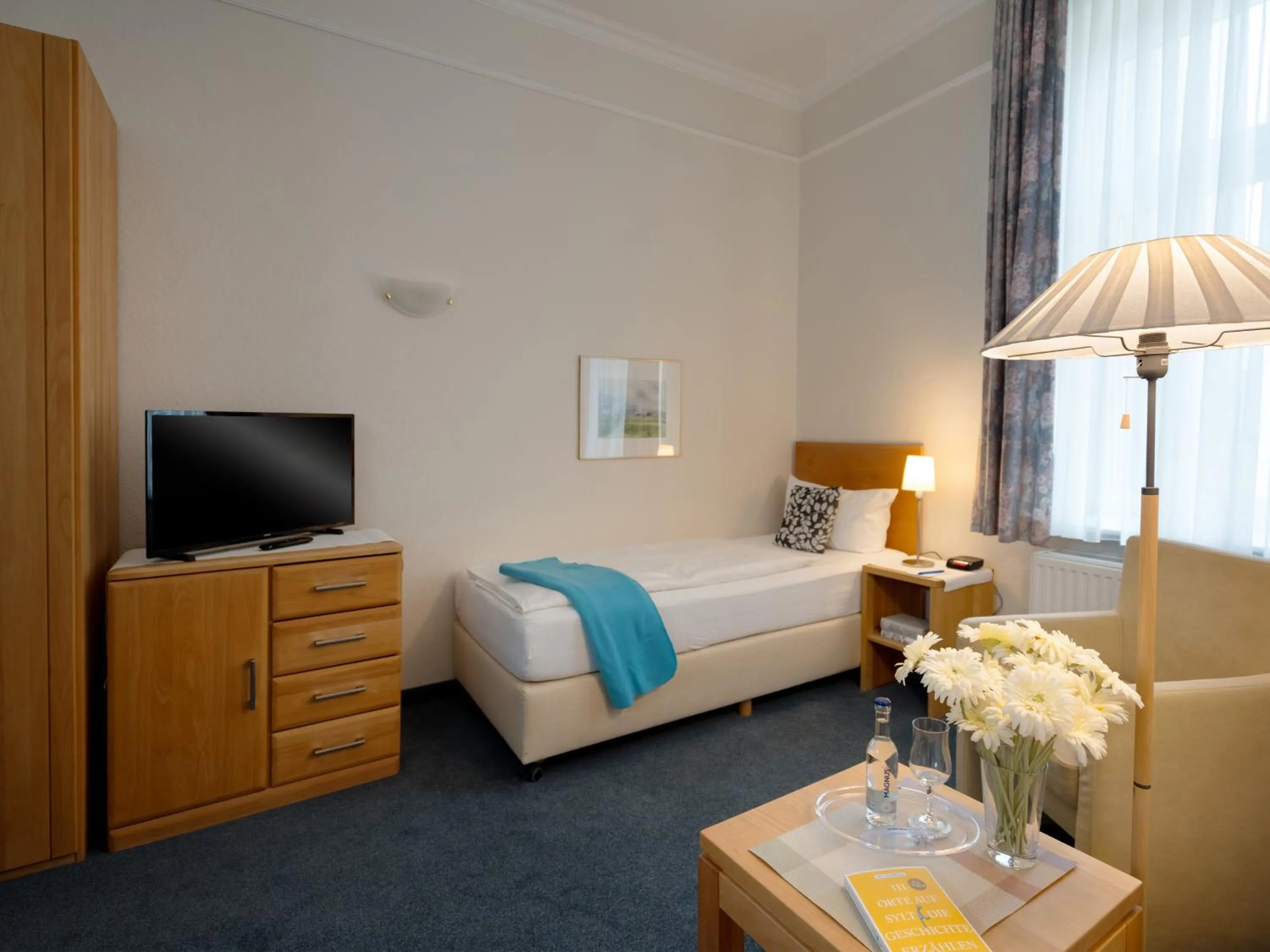 Photo of the whole room, Bed in Hotel Gutenberg